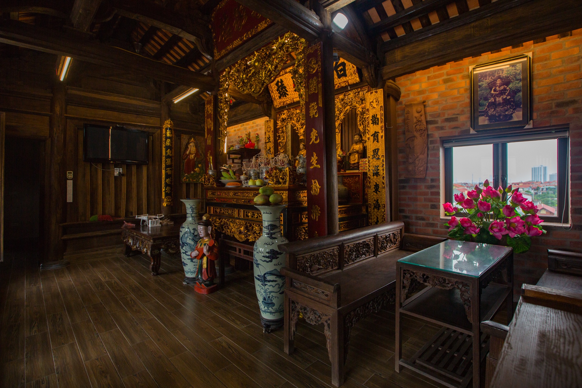 Nha co hon 100 tuoi tren tang thuong can biet thu o Ha Noi anh 7