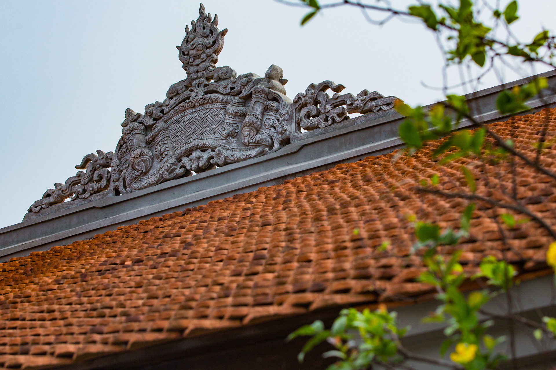 Nha co hon 100 tuoi tren tang thuong can biet thu o Ha Noi anh 8