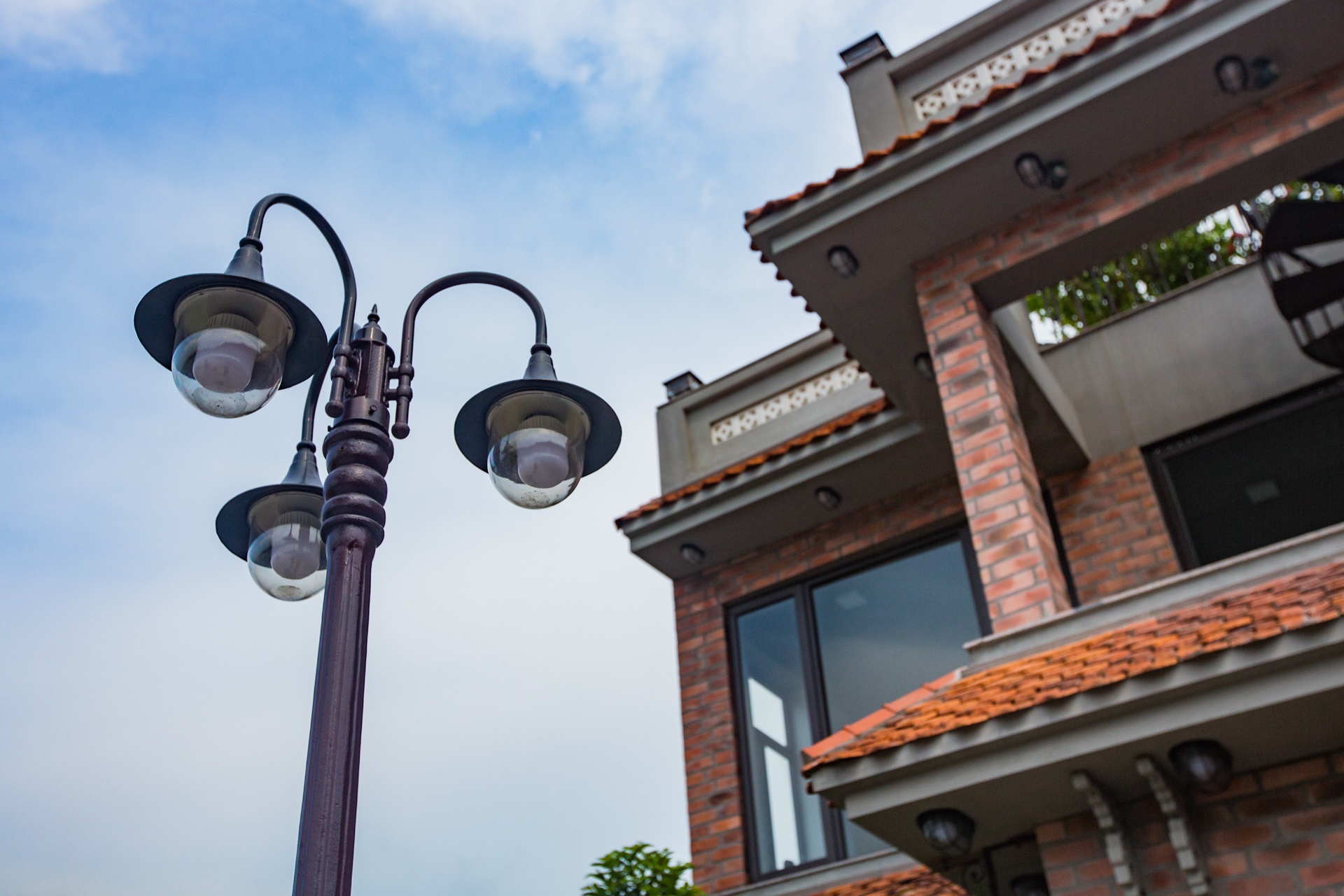 Nha co hon 100 tuoi tren tang thuong can biet thu o Ha Noi anh 14