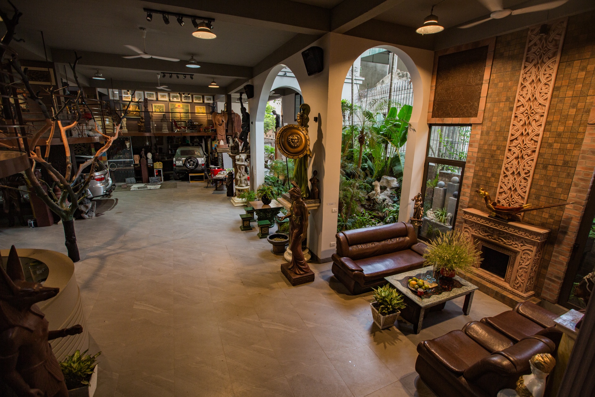 Nha co hon 100 tuoi tren tang thuong can biet thu o Ha Noi anh 12