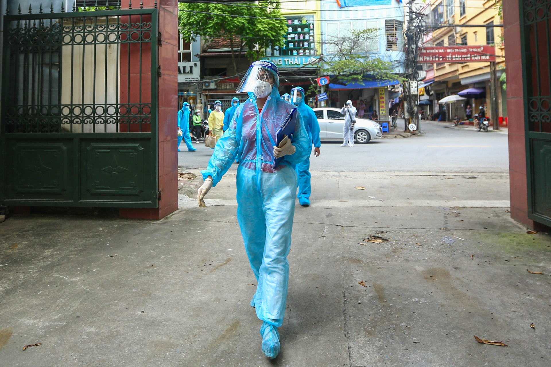 Quan Ha Dong don 19 cong dan tu Bac Giang tro ve anh 4