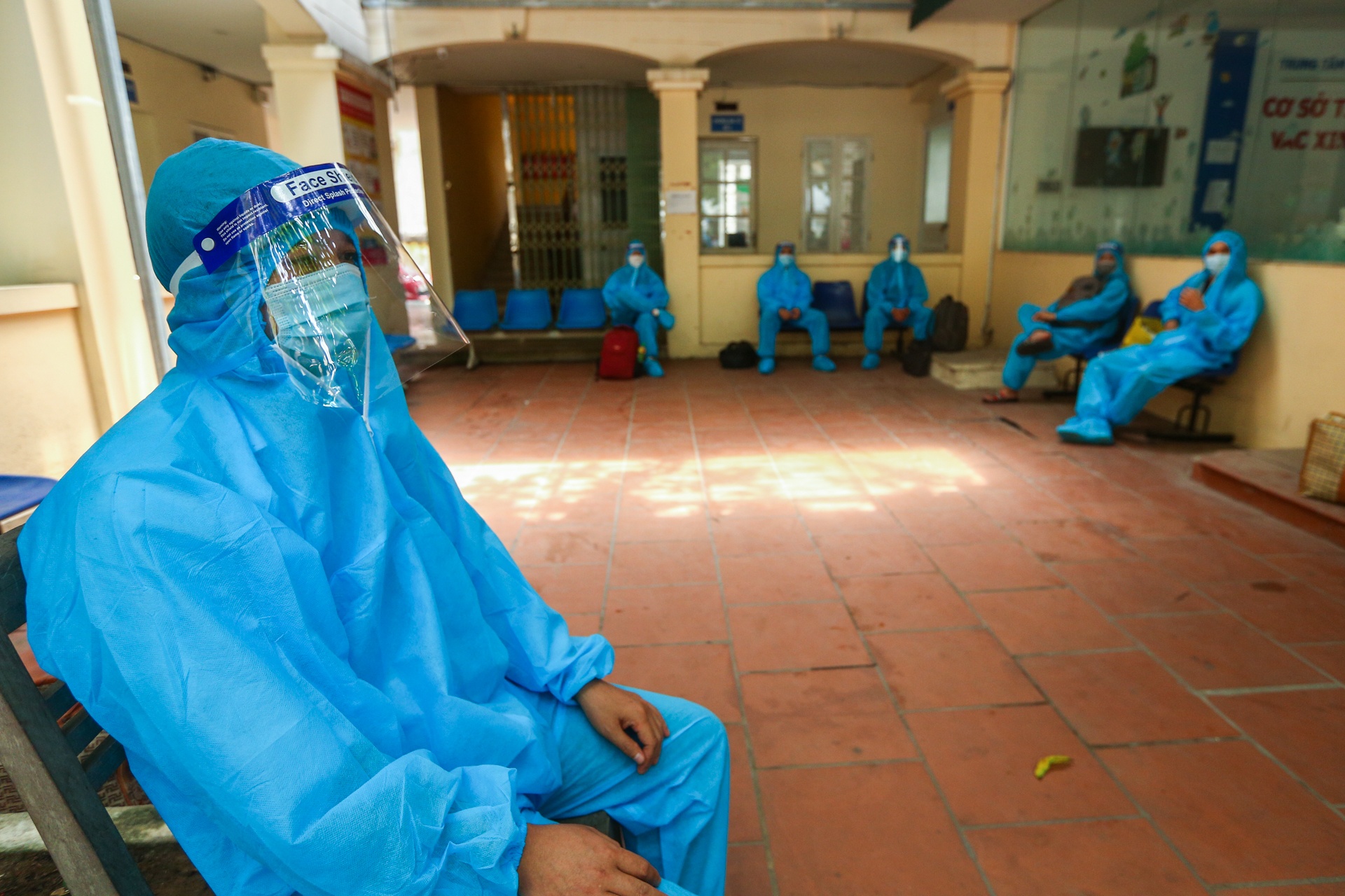 Quan Ha Dong don 19 cong dan tu Bac Giang tro ve anh 5