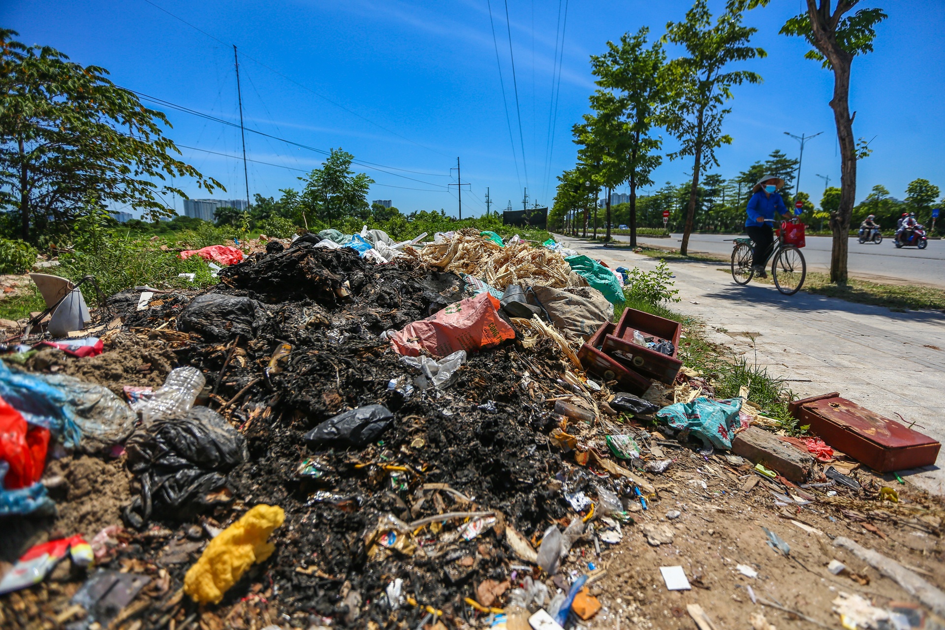 Dai lo nghin ty ngon ngang rac thai, vat lieu xay dung hinh anh