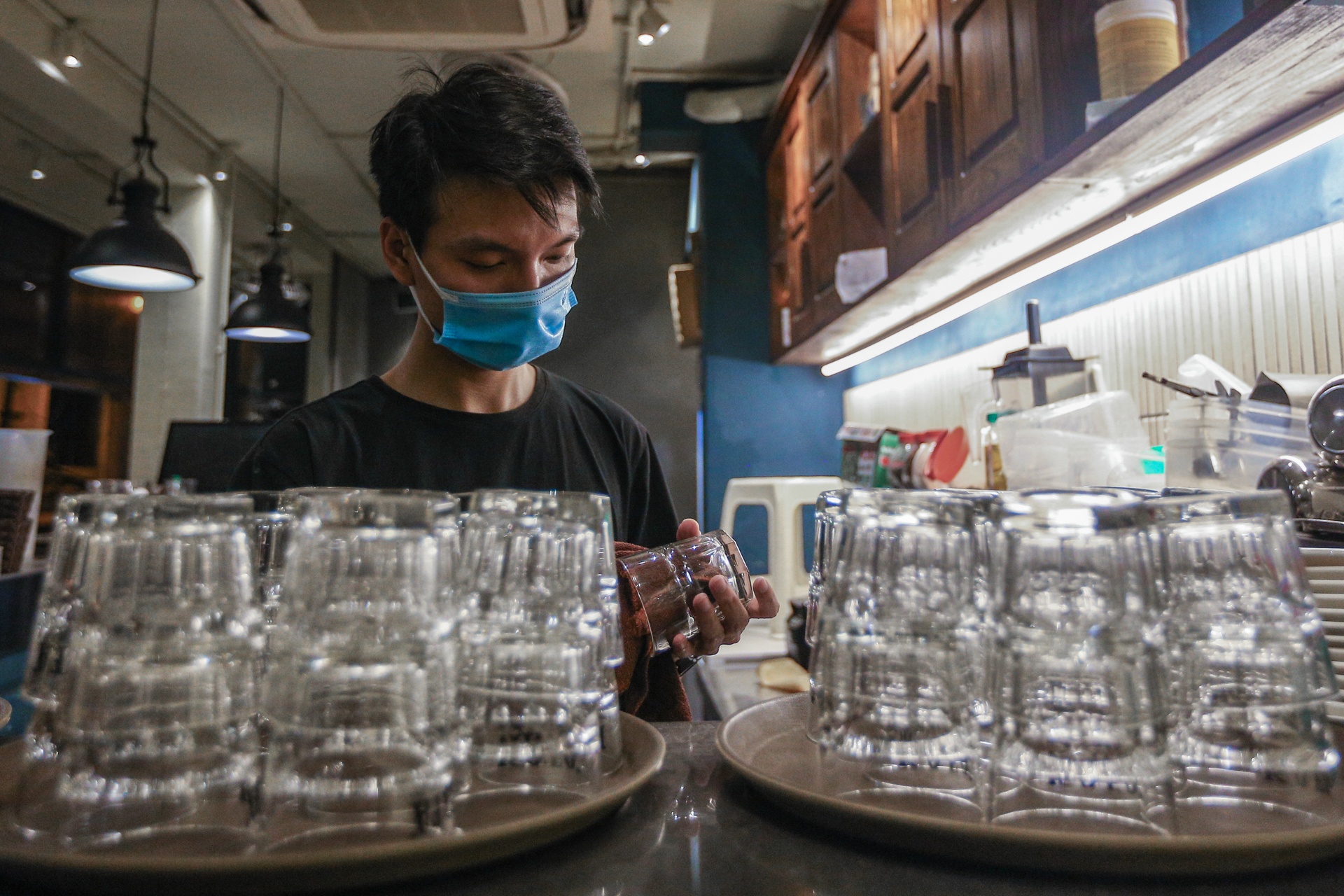 Hang quan Ha Noi thau dem don dep truoc gio mo cua tro lai anh 15