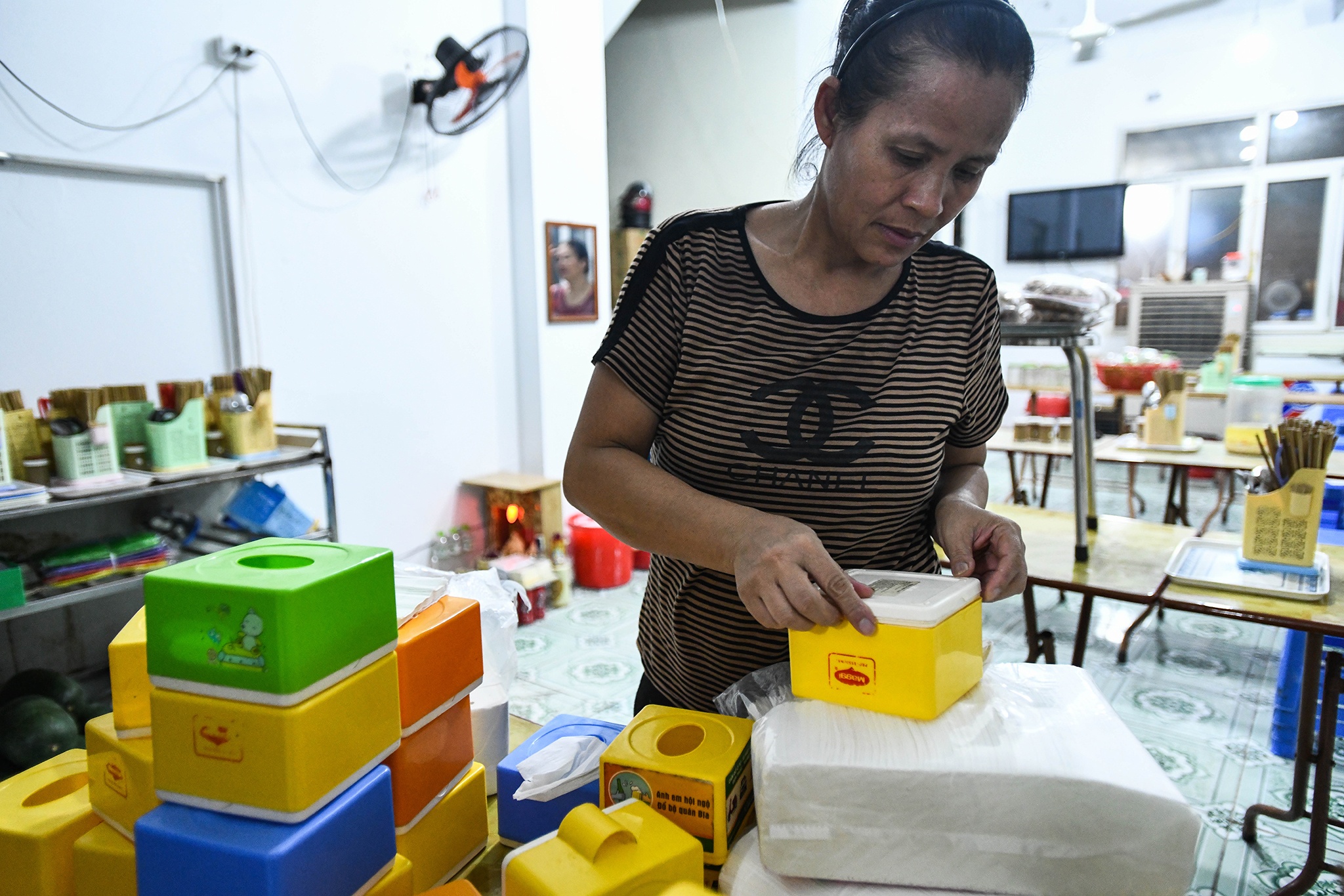 Hang quan Ha Noi thau dem don dep truoc gio mo cua tro lai anh 6