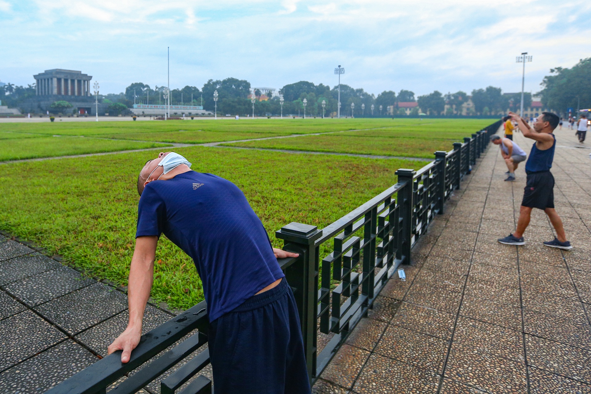 Nguoi dan Ha Noi tap nap tap the duc sau thoi gian gian cach anh 2