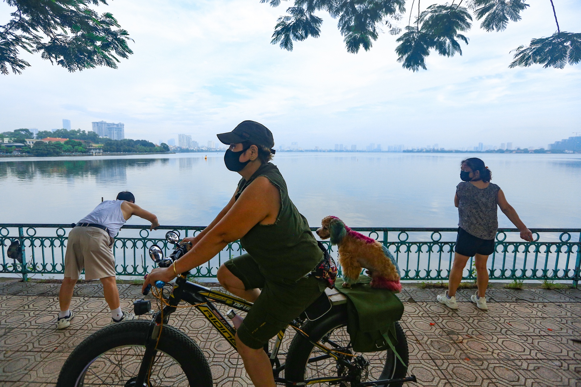 Nguoi dan Ha Noi tap nap tap the duc sau thoi gian gian cach anh 5