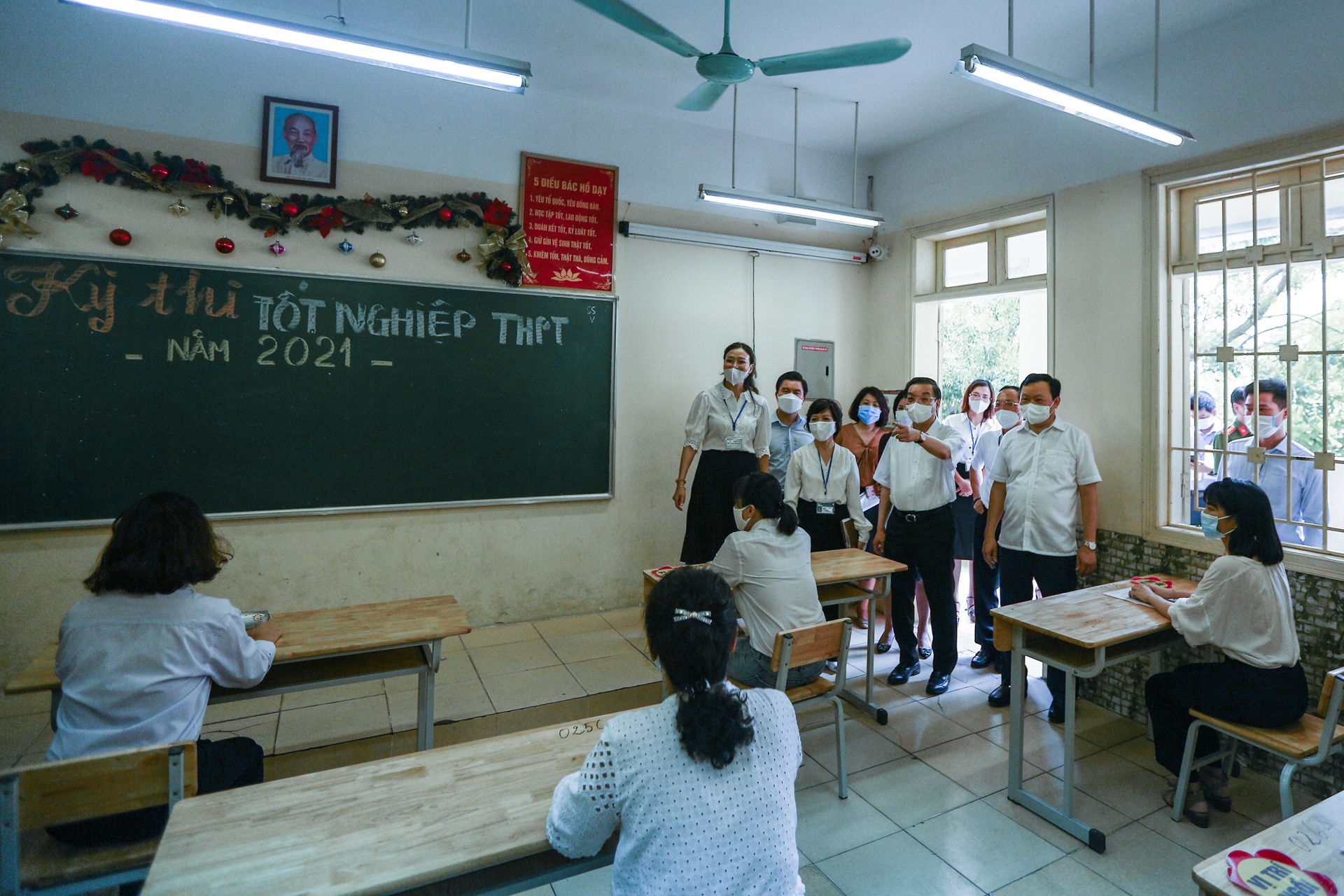 Thi tot nghiep THPT anh 7