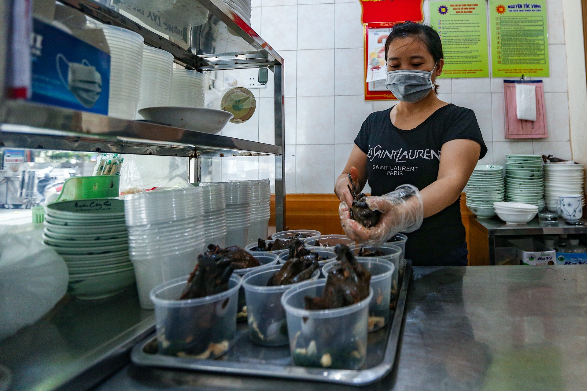 Pho am thuc Tong Duy Tan vang ve mua dich anh 3