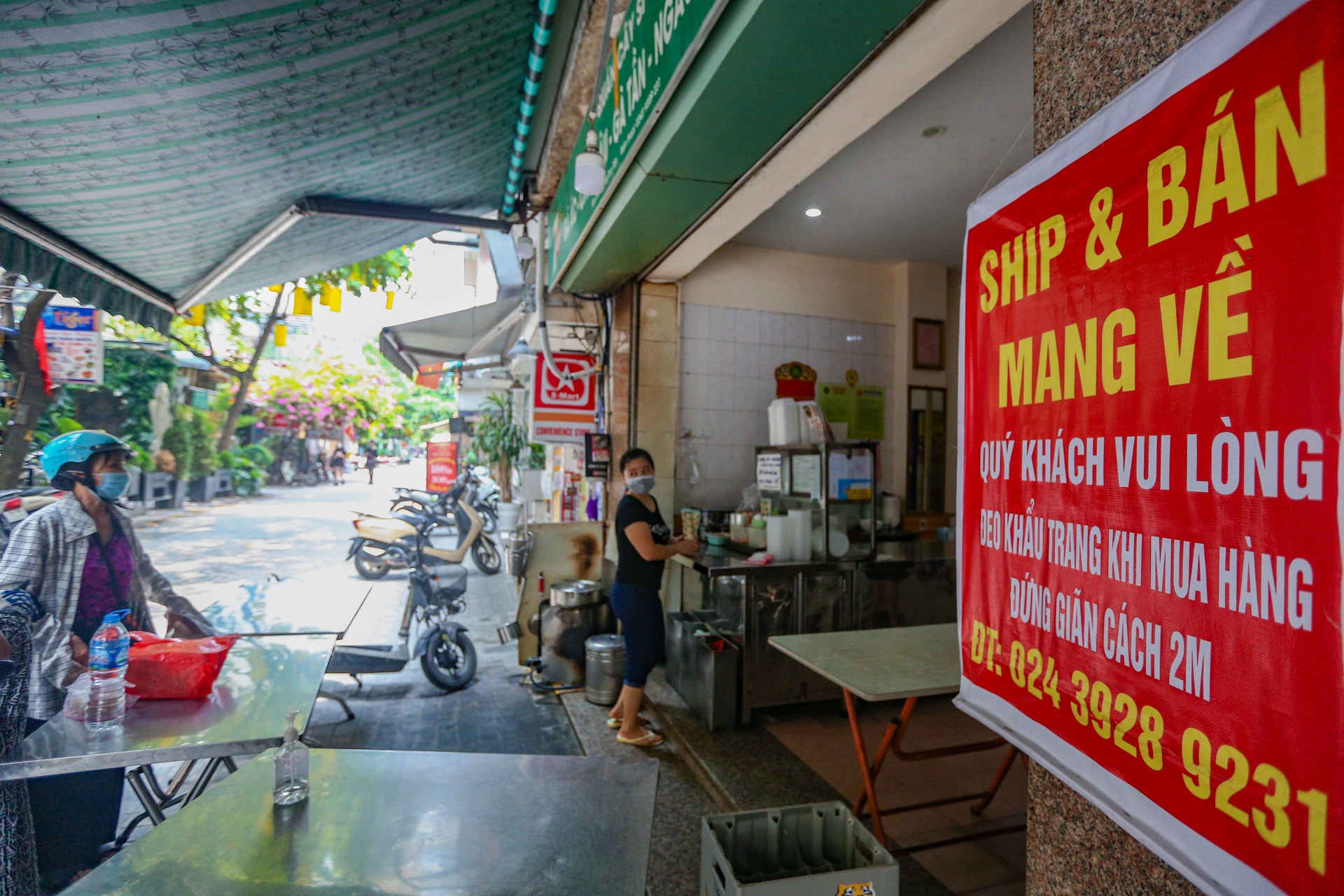 Pho am thuc Tong Duy Tan vang ve mua dich anh 2