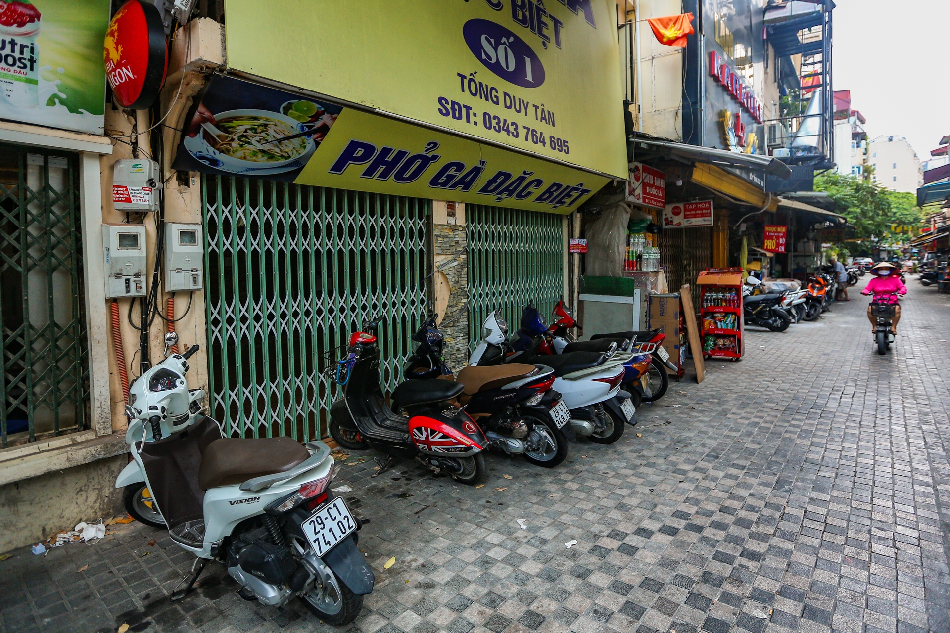 Pho am thuc Tong Duy Tan vang ve mua dich anh 7