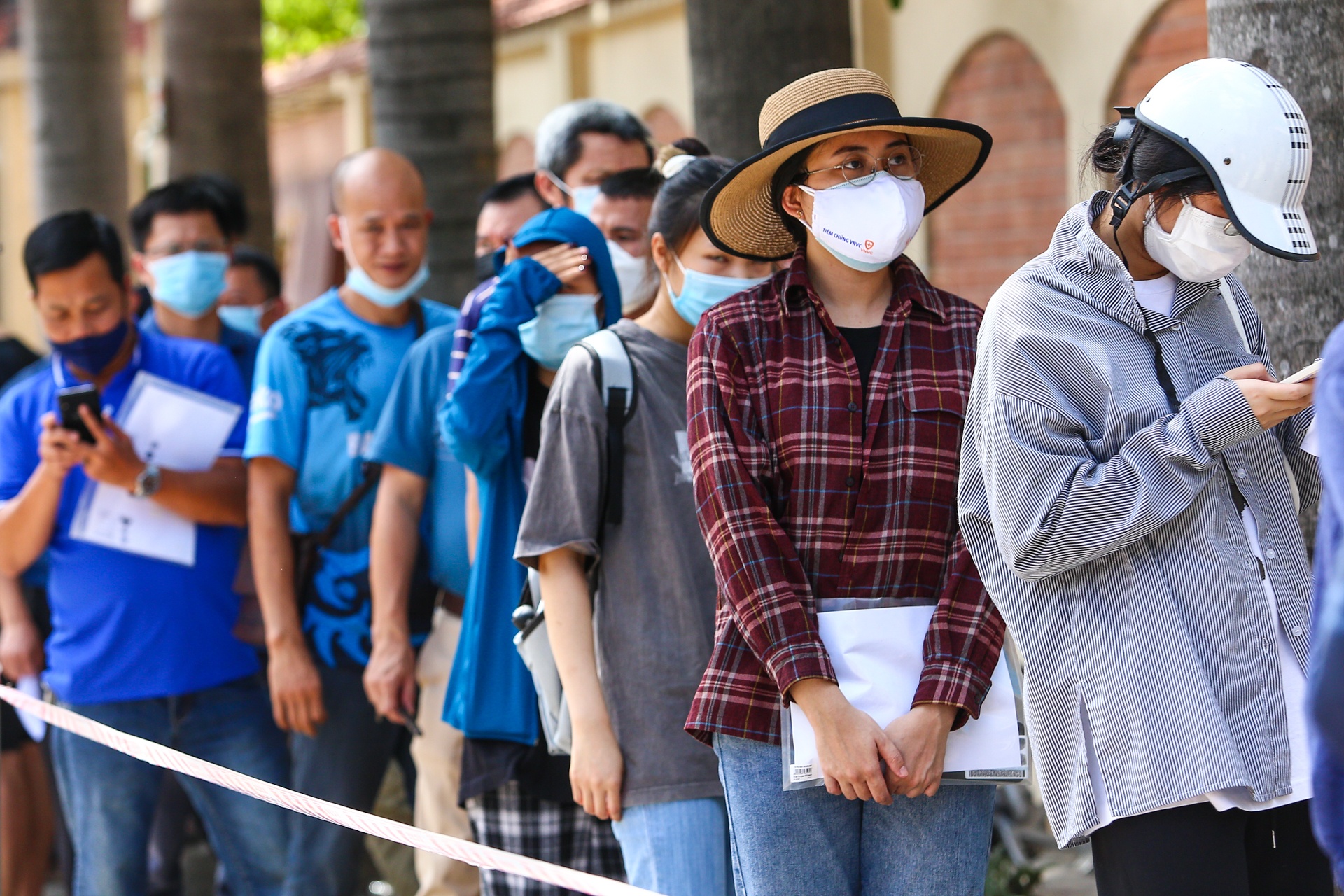 Cho tu 6h sang van khong duoc lay mau xet nghiem anh 1