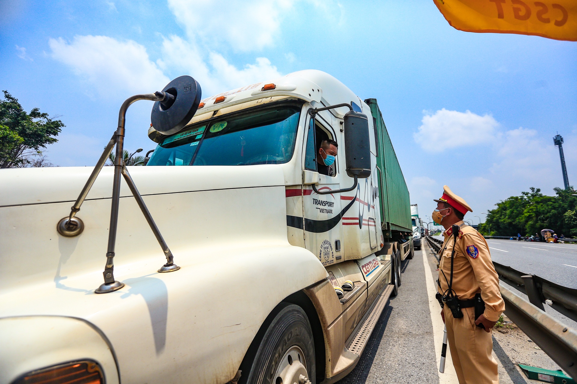 Mat 15 gio tai xe moi qua duoc chot kiem dich o Ha Noi hinh anh