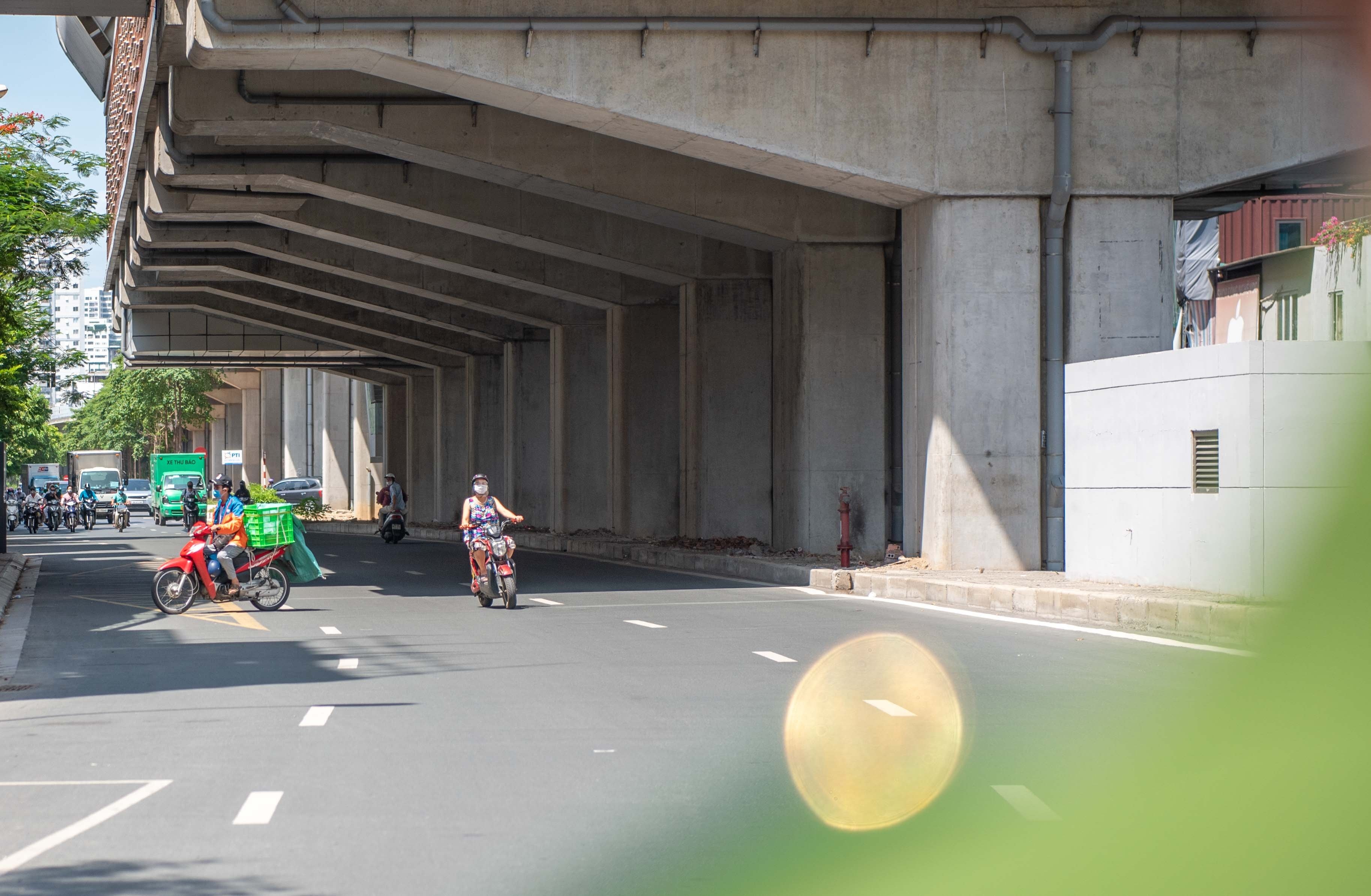 Quay xe bo chay khi thay chot kiem tra nguoi ra duong o Ha Noi anh 8