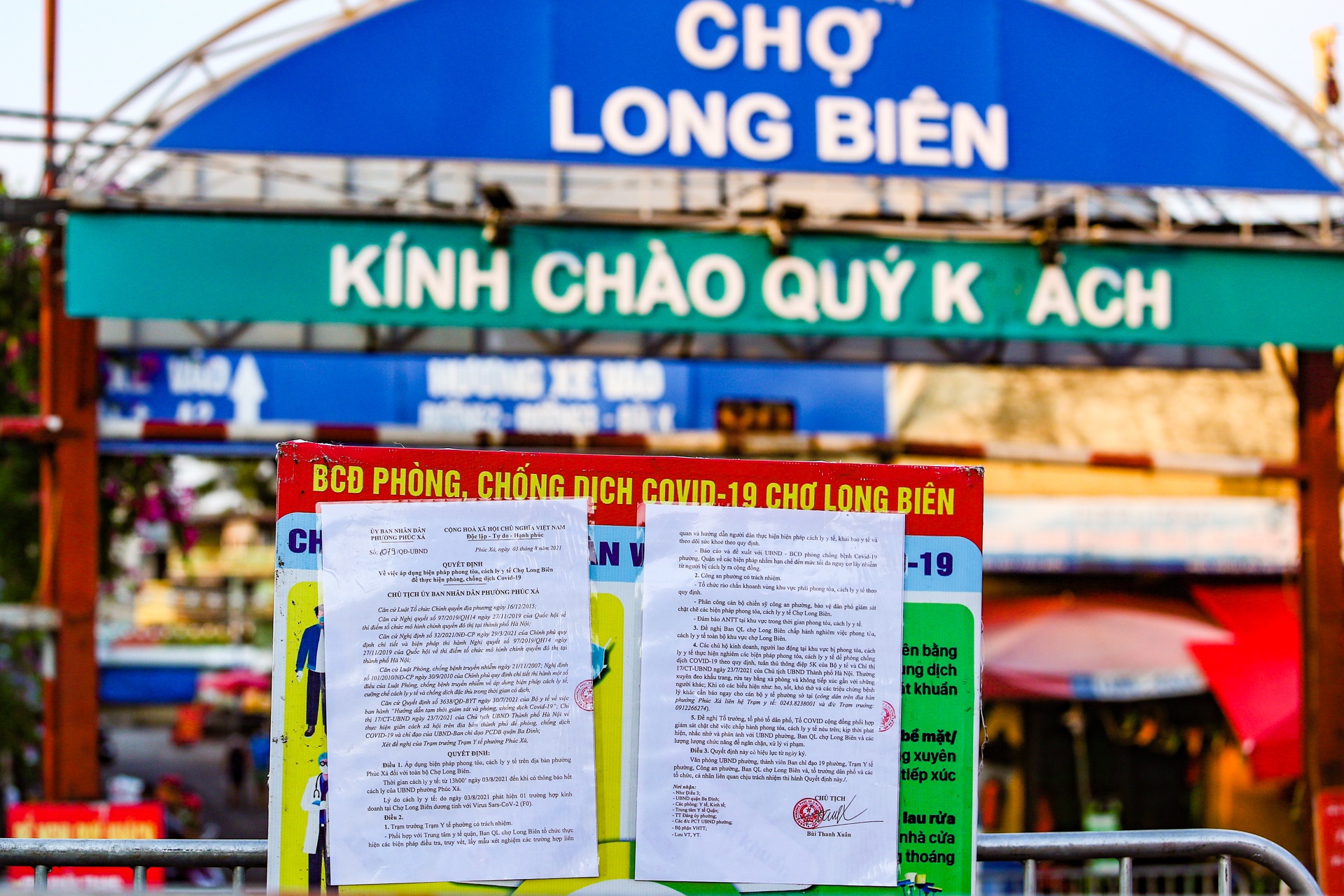 Phong toa toan bo cho Long Bien anh 2