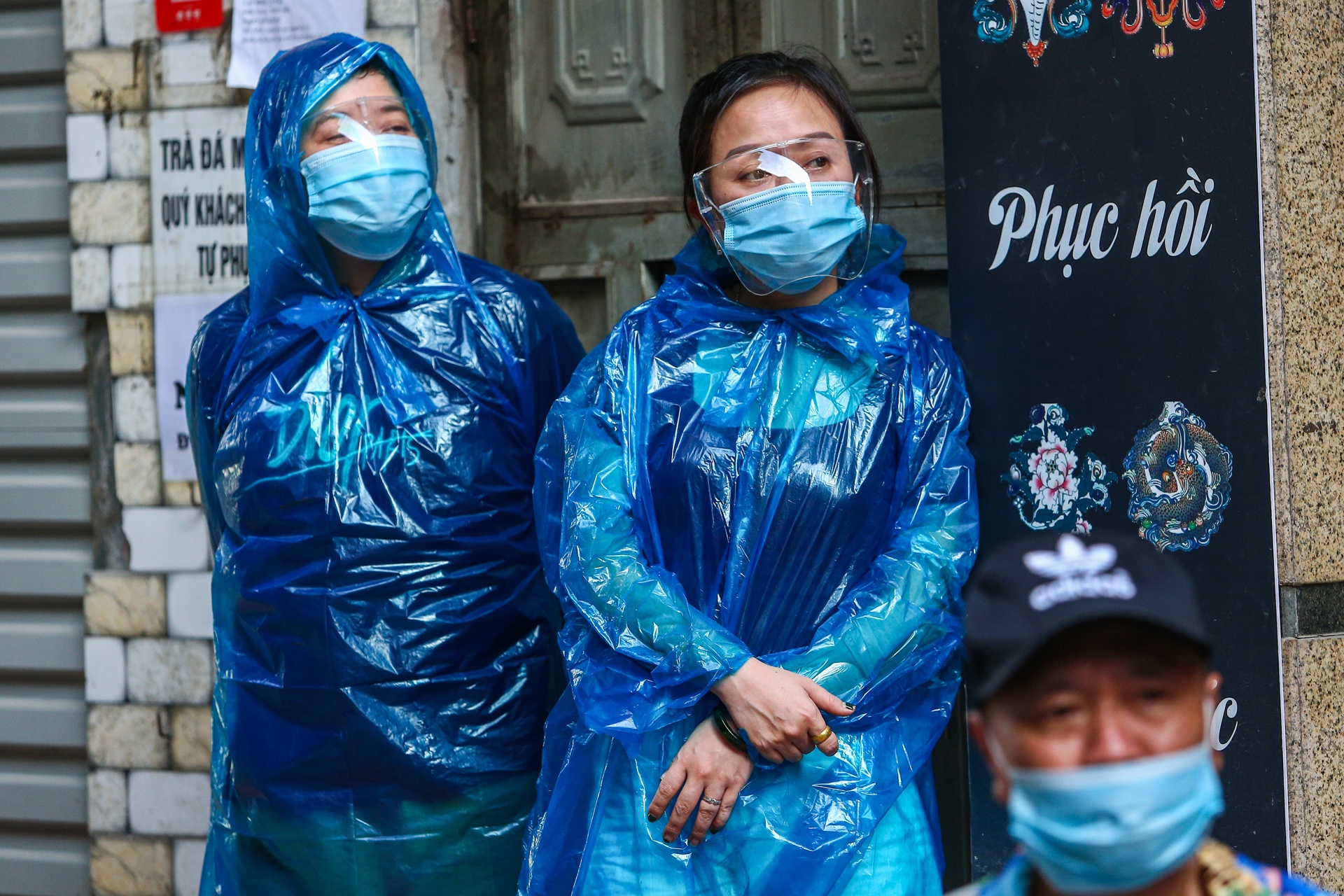 Lay mau xet nghiem gan 5.000 nguoi o quan Dong Da anh 2