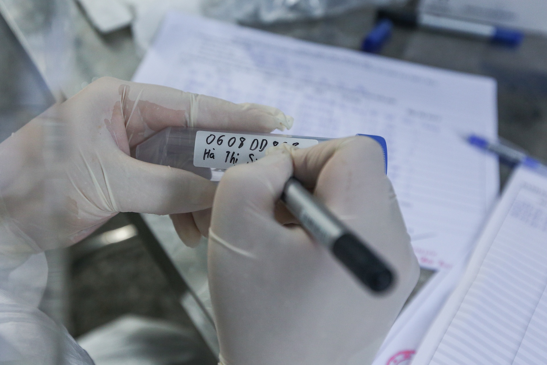 Lay mau xet nghiem gan 5.000 nguoi o quan Dong Da anh 5