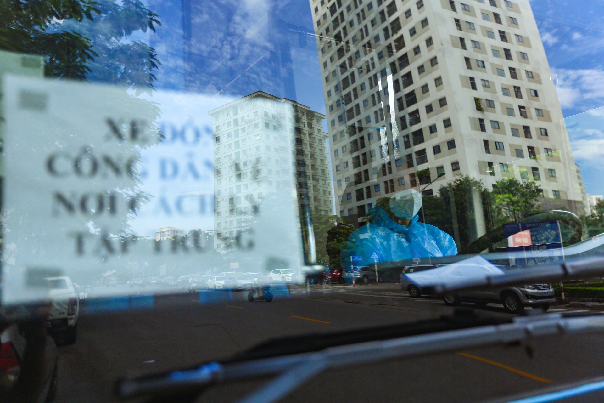 Lap so chi huy da chien,  phong toa toa nha HH4C Linh Dam anh 10