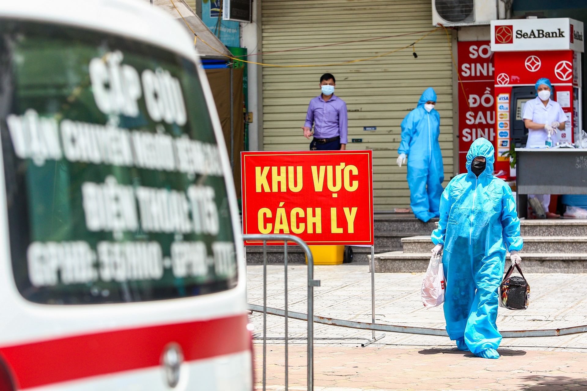 Lap so chi huy da chien,  phong toa toa nha HH4C Linh Dam anh 8