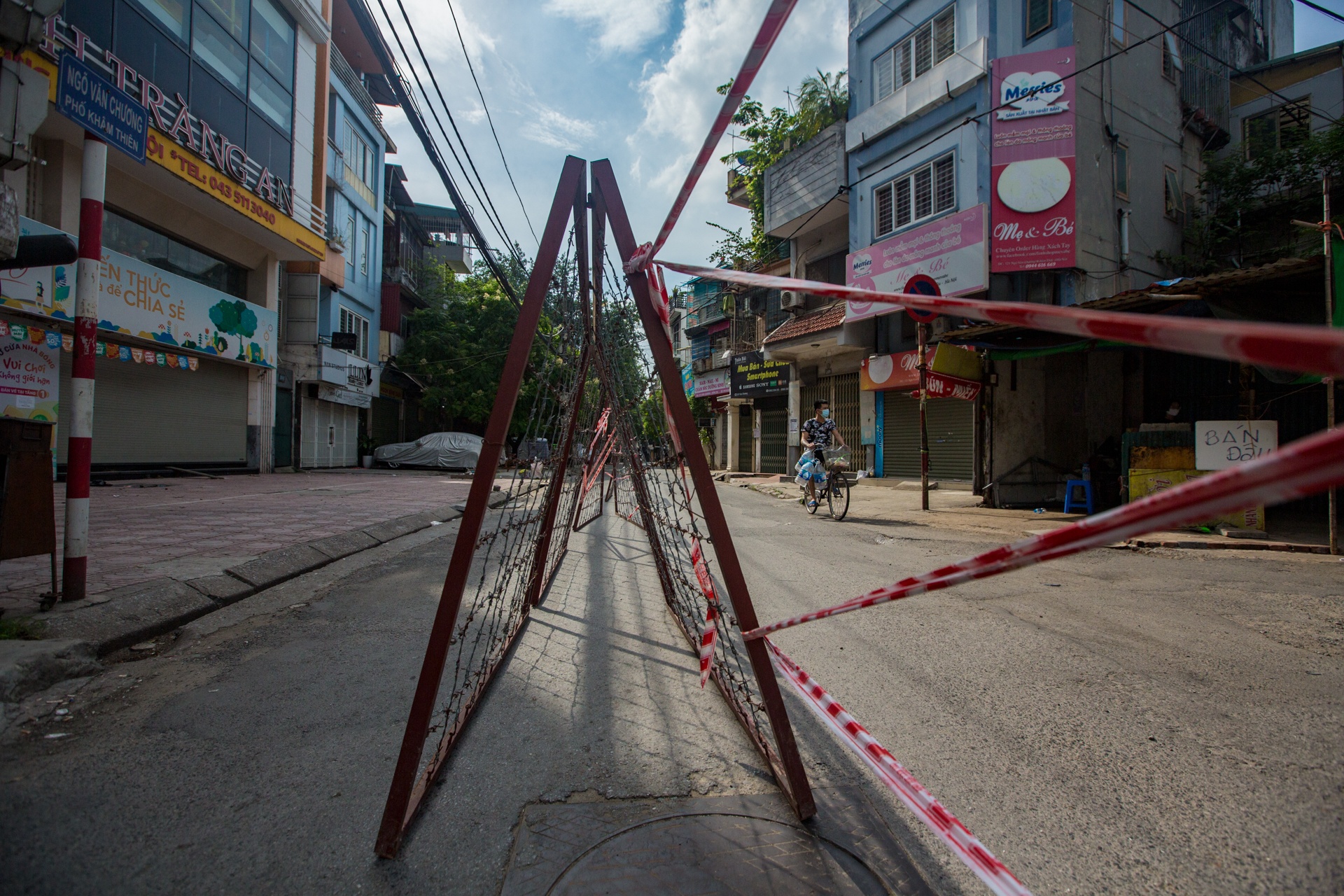 Dung hang rao thep gai khu giap ranh voi phuong Van Chuong anh 1