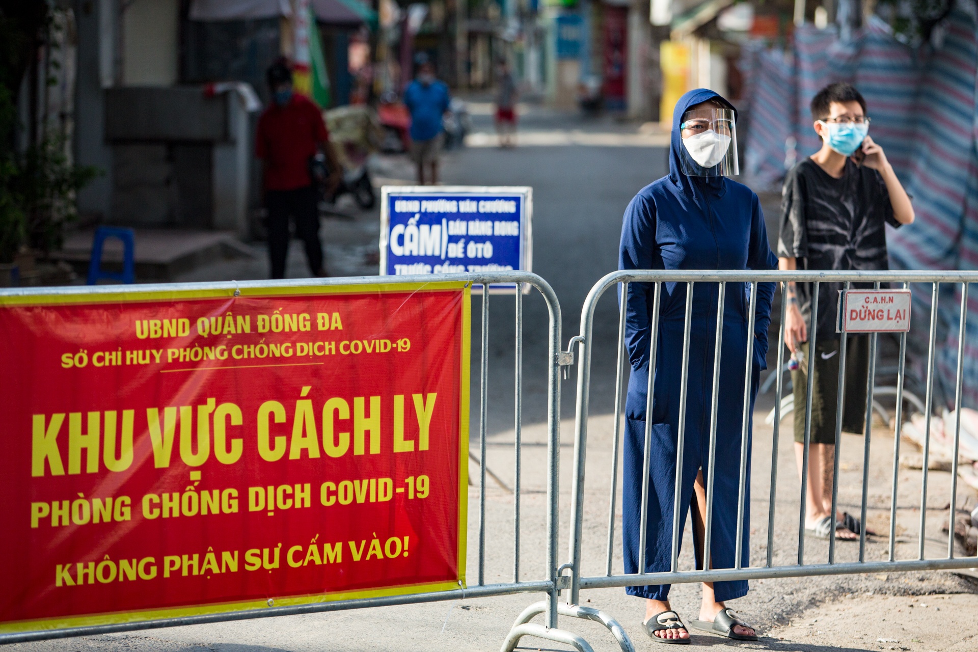 Dung hang rao thep gai khu giap ranh voi phuong Van Chuong anh 4