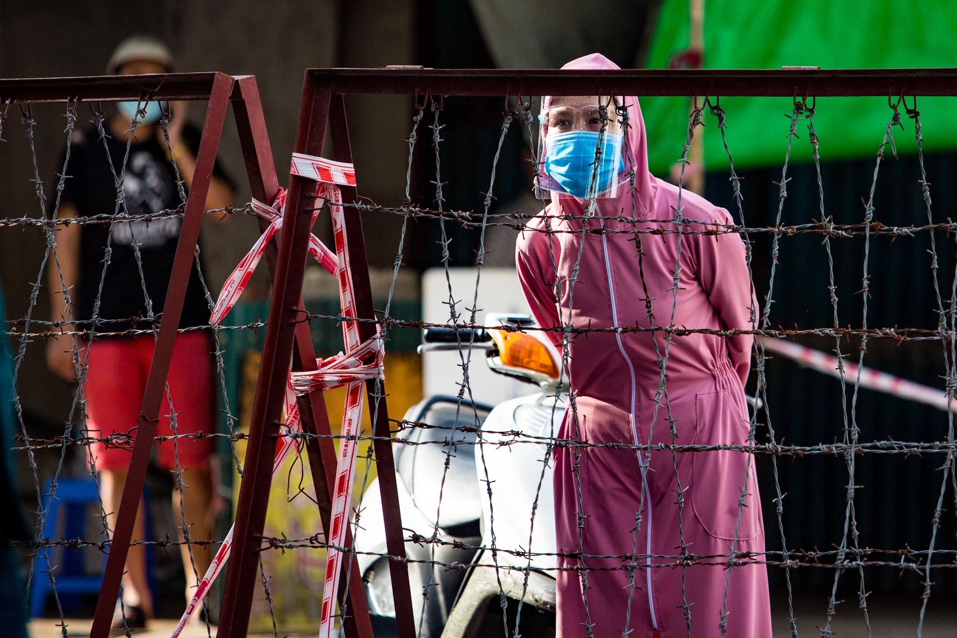 Dung hang rao thep gai khu giap ranh voi phuong Van Chuong anh 5