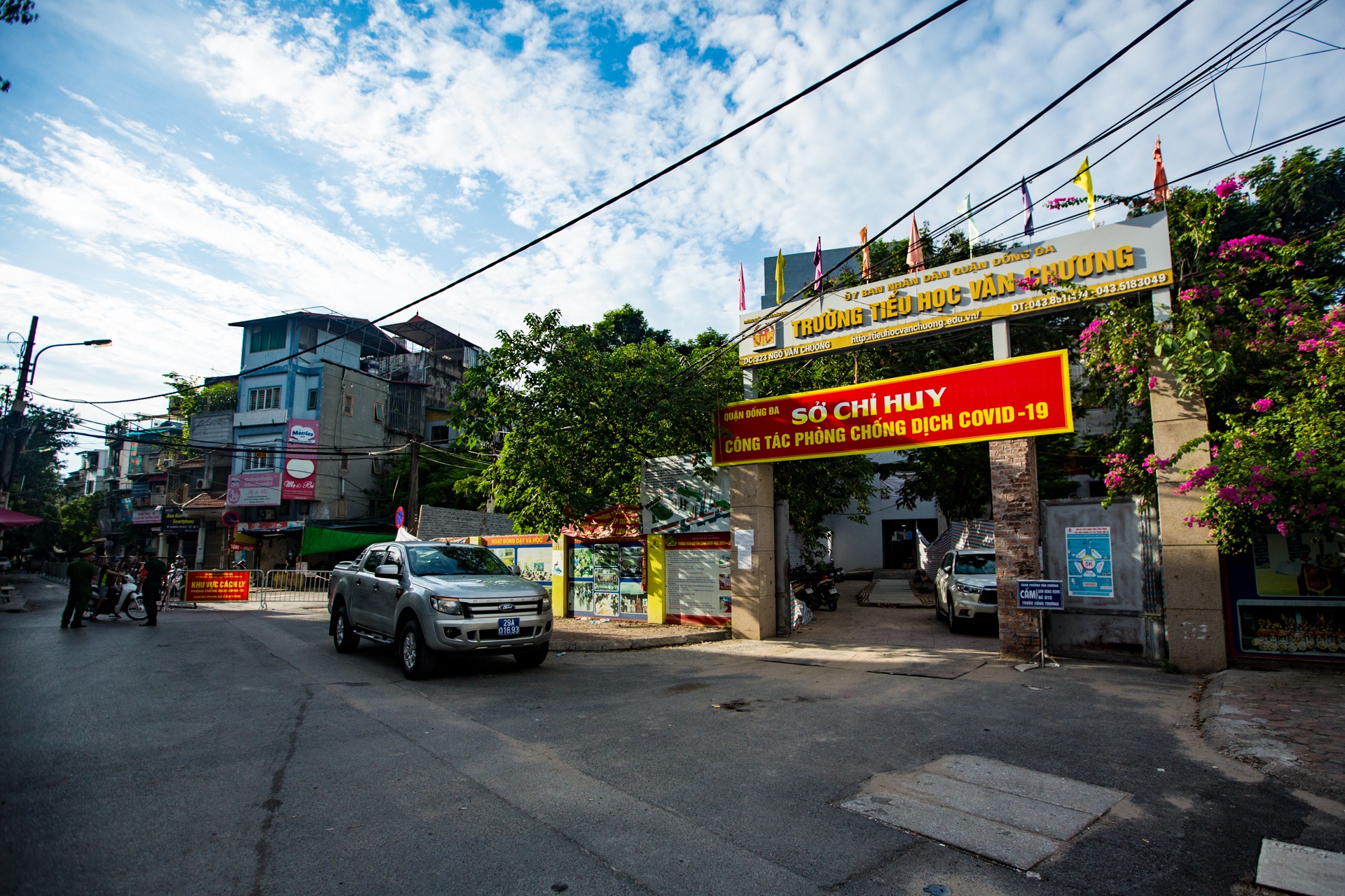 Dung hang rao thep gai khu giap ranh voi phuong Van Chuong anh 6