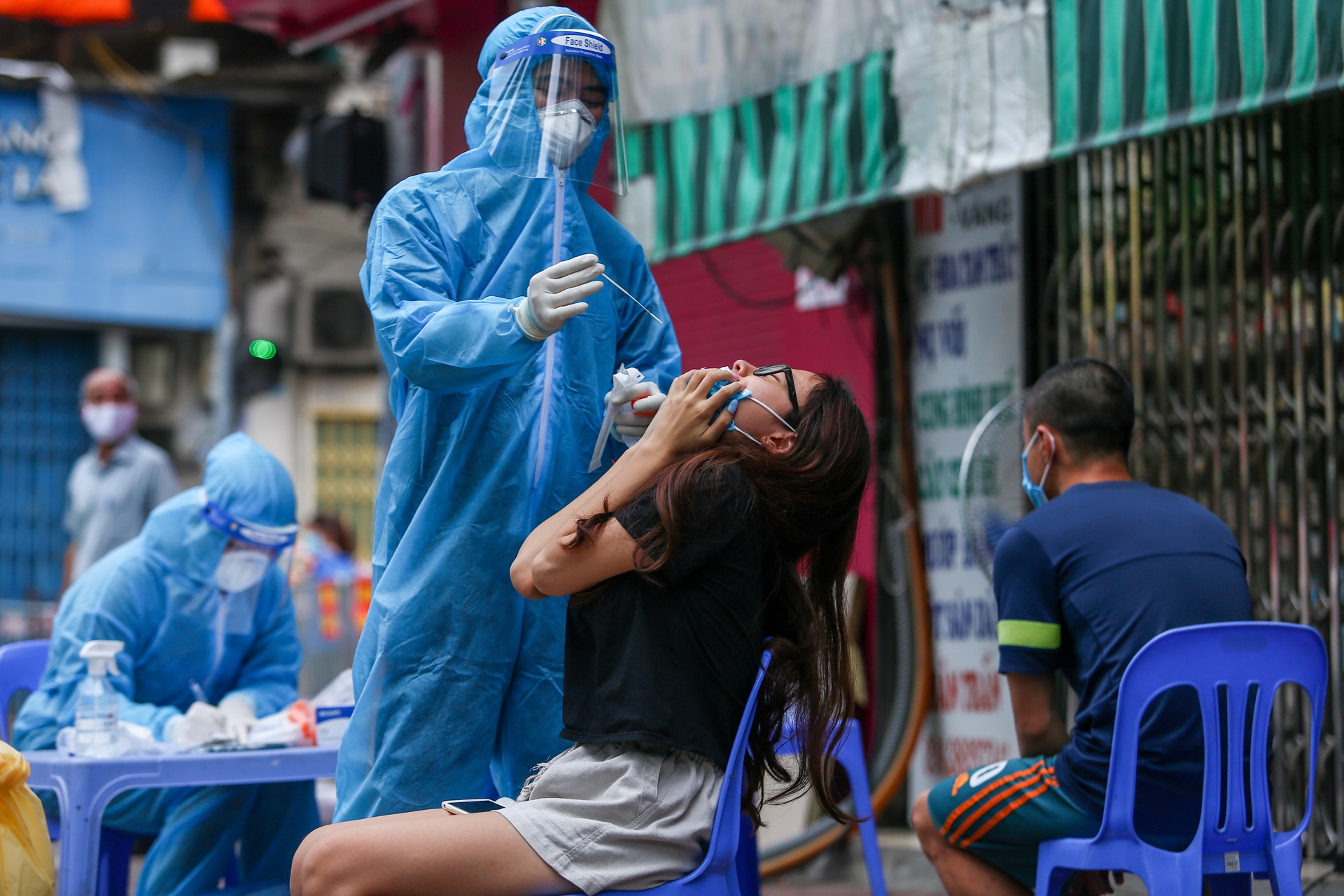 Dung hang rao thep gai khu giap ranh voi phuong Van Chuong anh 8