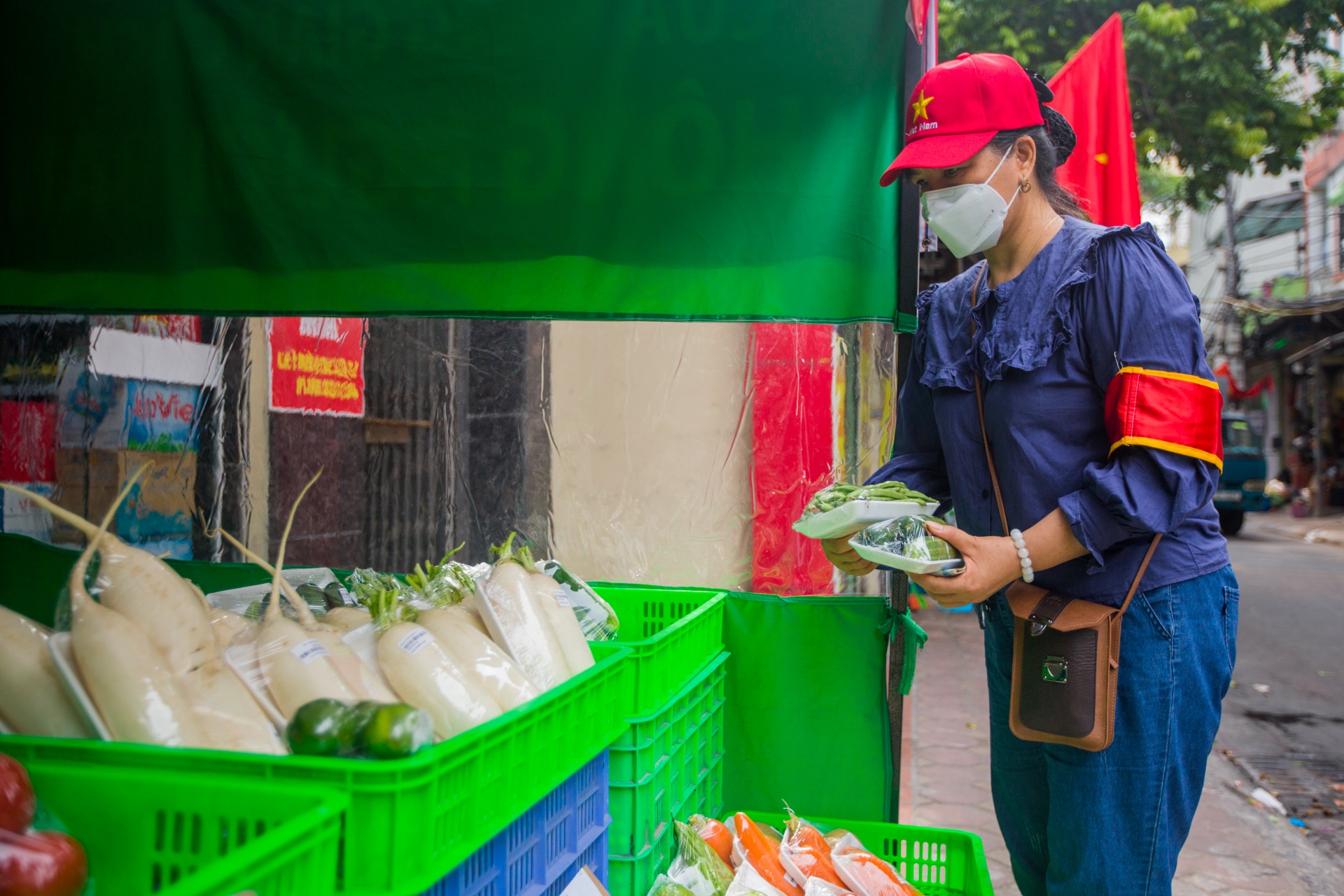 Gian hang dong gia 10.000 dong khong nguoi ban o Ha Noi anh 5