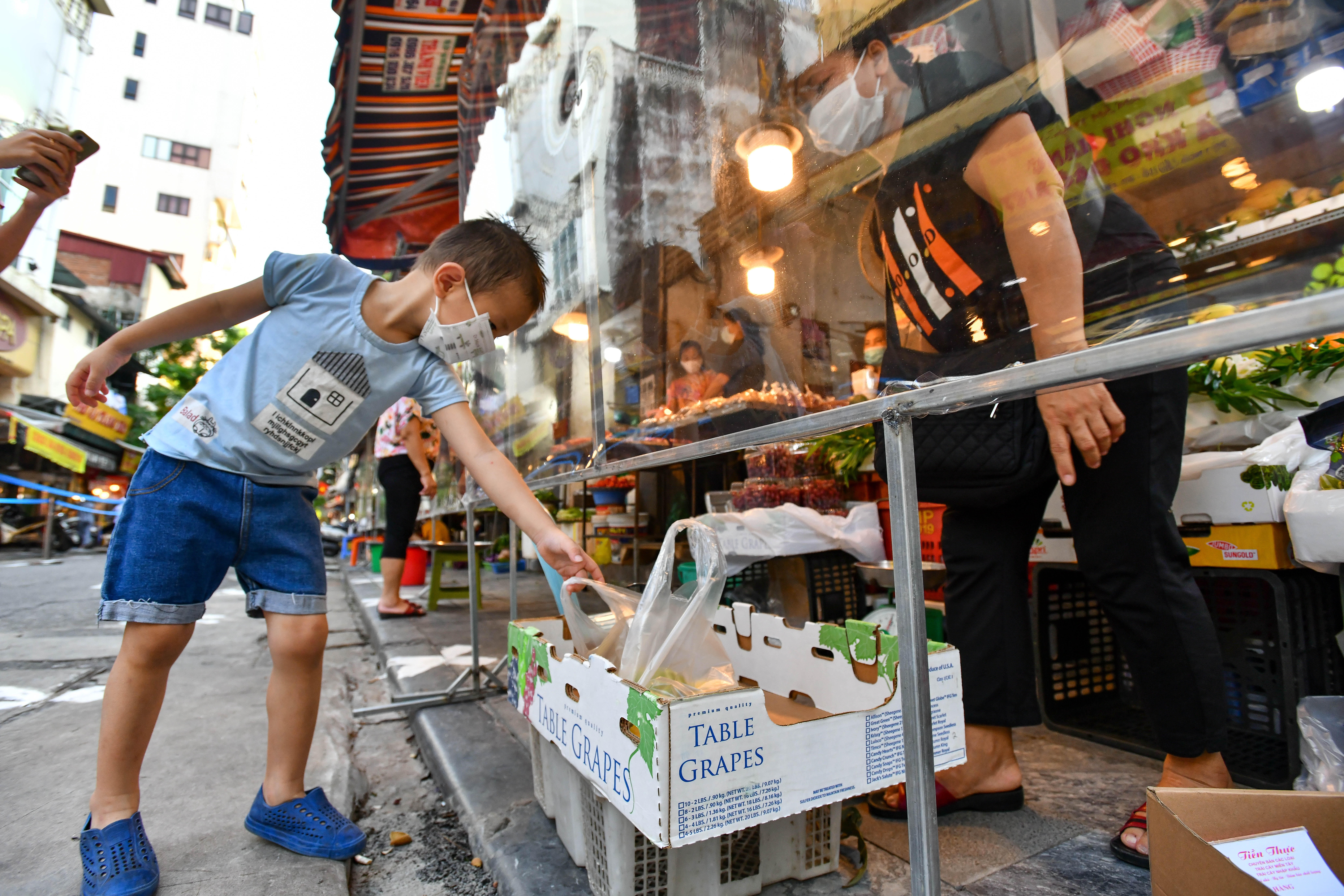 cho Hang Be mo cua tro lai anh 1