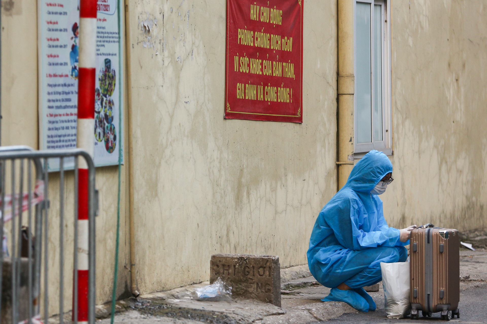 Dung cang van chuyen benh nhan di cach ly tap trung anh 5