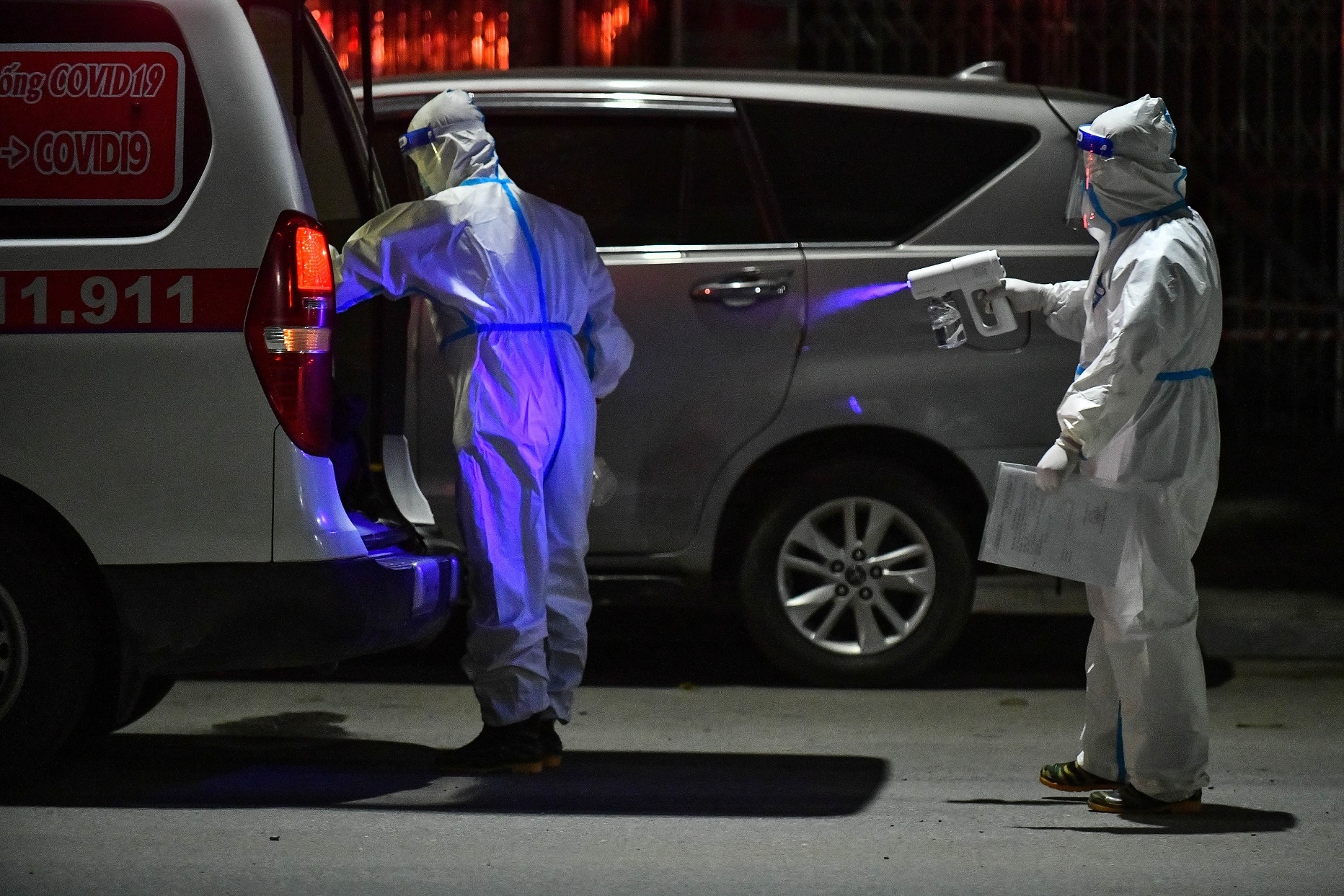 Xuyen dem dua nguoi di cach ly tai o dich Thanh Xuan Trung anh 11