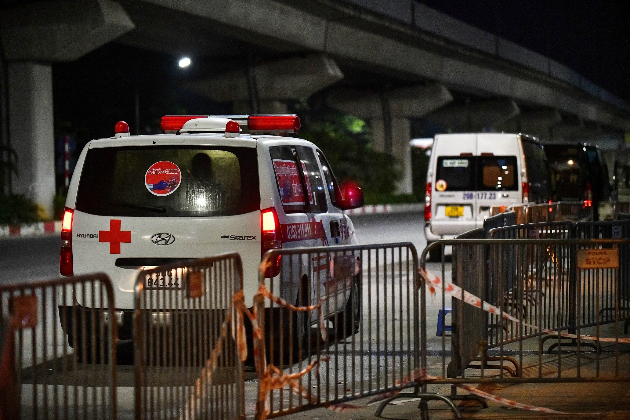 Xuyen dem dua nguoi di cach ly tai o dich Thanh Xuan Trung anh 12