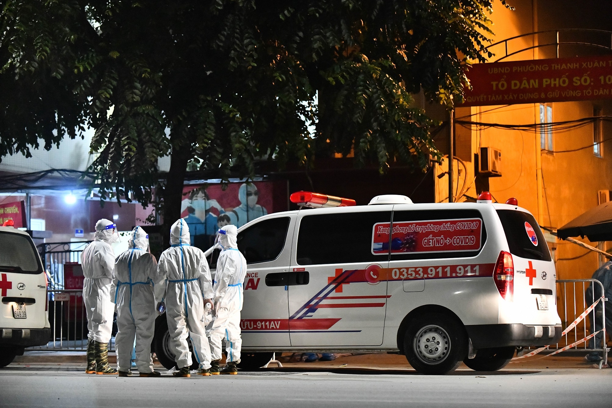 Xuyen dem dua nguoi di cach ly tai o dich Thanh Xuan Trung anh 4