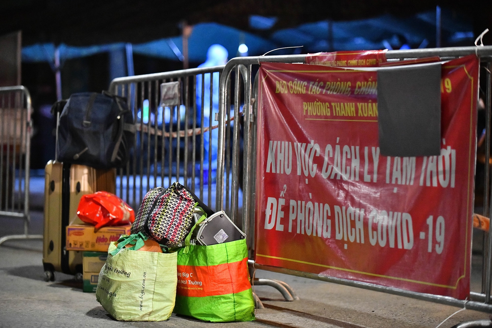 Xuyen dem dua nguoi di cach ly tai o dich Thanh Xuan Trung anh 7