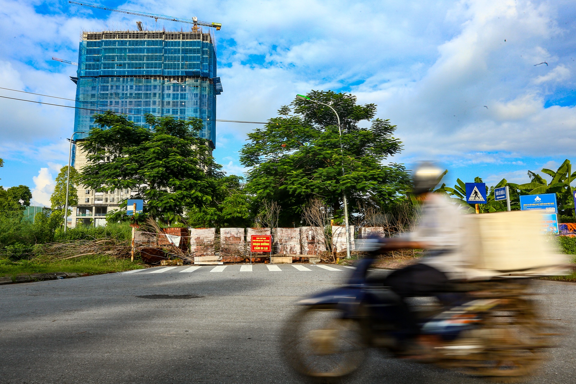 30 chot chan cung ngan nguoi dan vao vung dich o Ha Noi anh 11