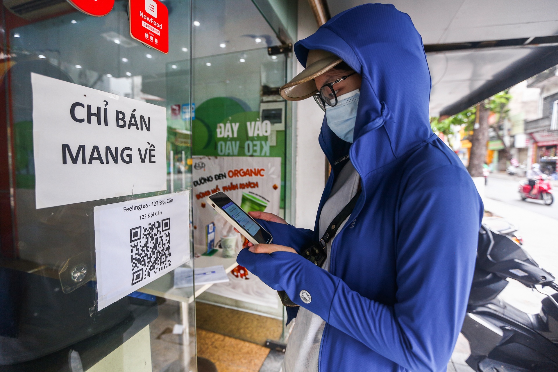 Quet ma QR khi mua banh cuon, tra sua o 'vung xanh' Ha Noi hinh anh