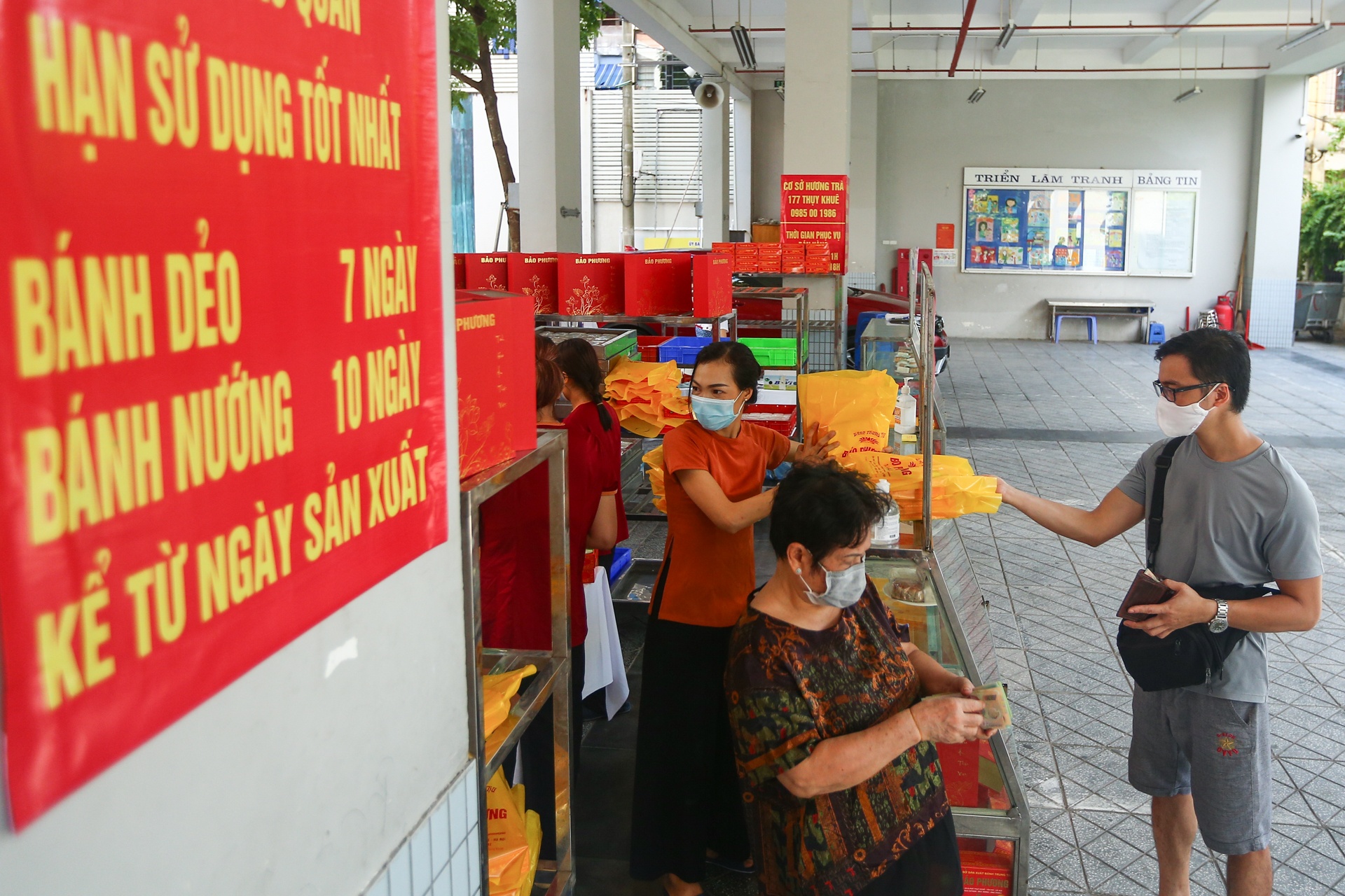 Doi nang xep hang ca tieng dong ho cho mua banh trung thu anh 7