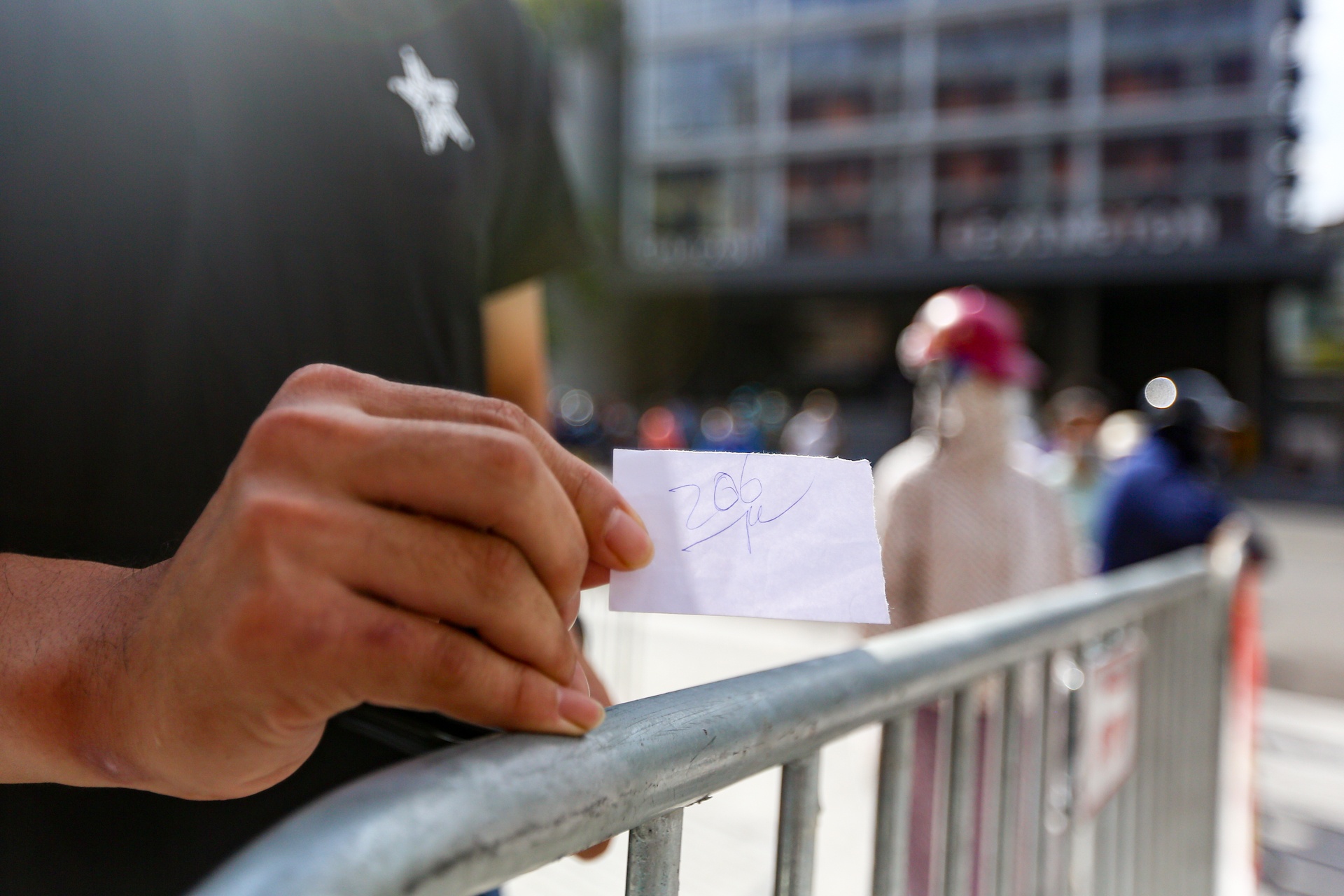 Doi nang xep hang ca tieng dong ho cho mua banh trung thu anh 5