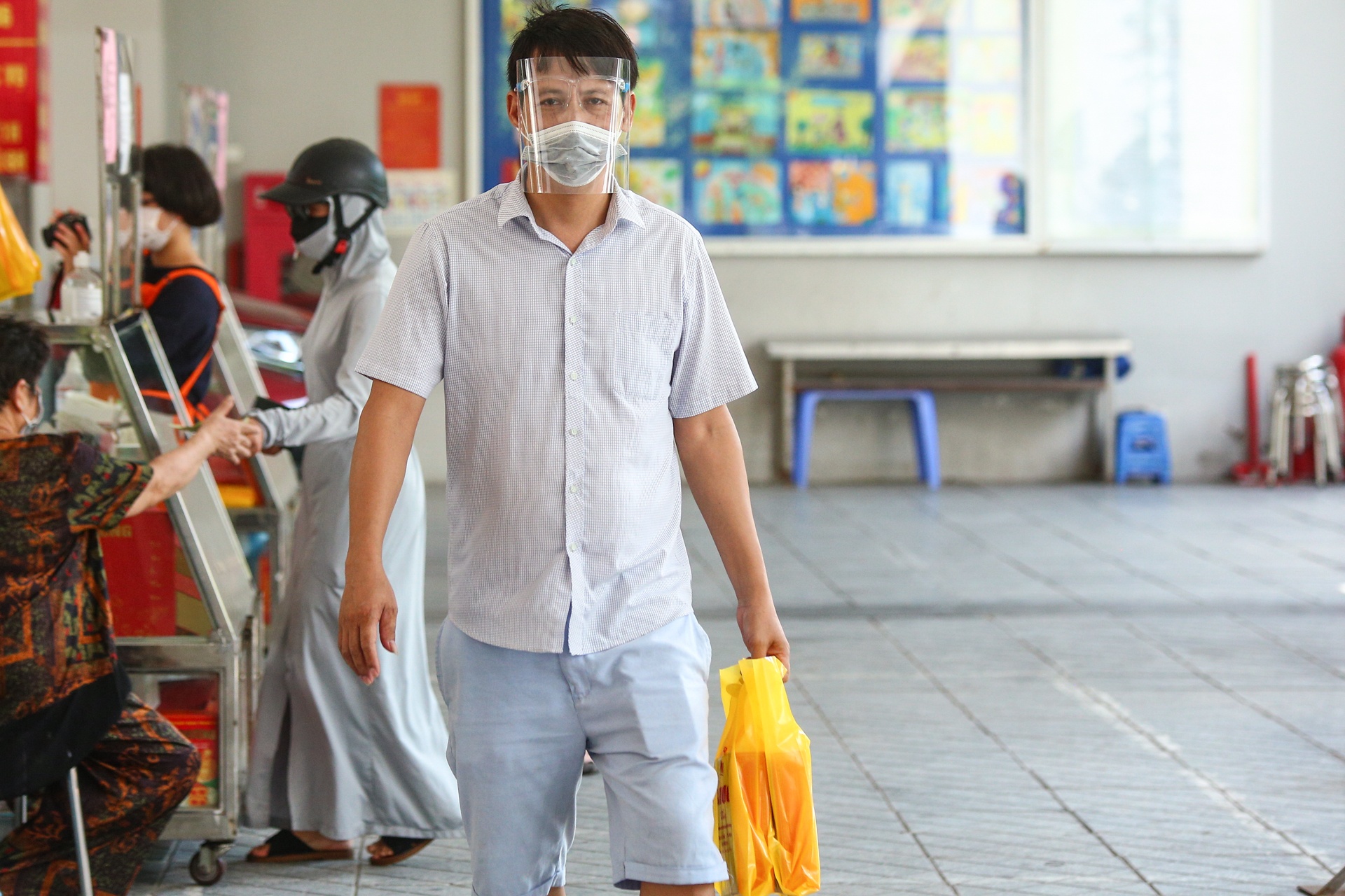 Doi nang xep hang ca tieng dong ho cho mua banh trung thu anh 8