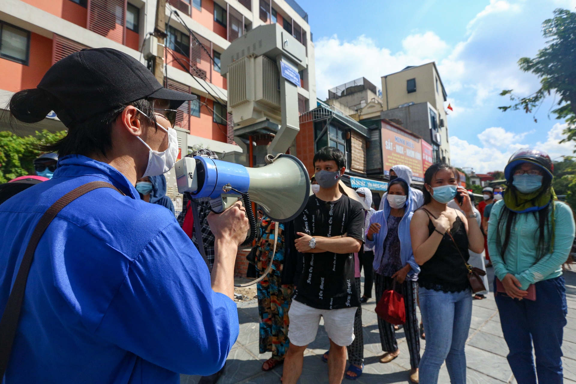 Doi nang xep hang ca tieng dong ho cho mua banh trung thu anh 9