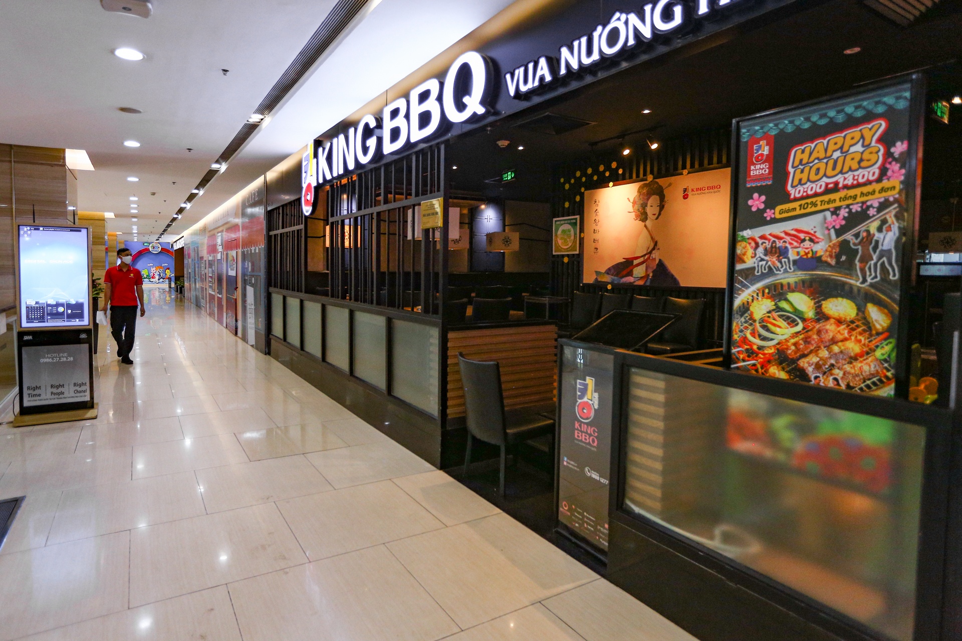 Trung tam thuong mai o Ha Noi trong ngay dau don khach tro lai anh 9