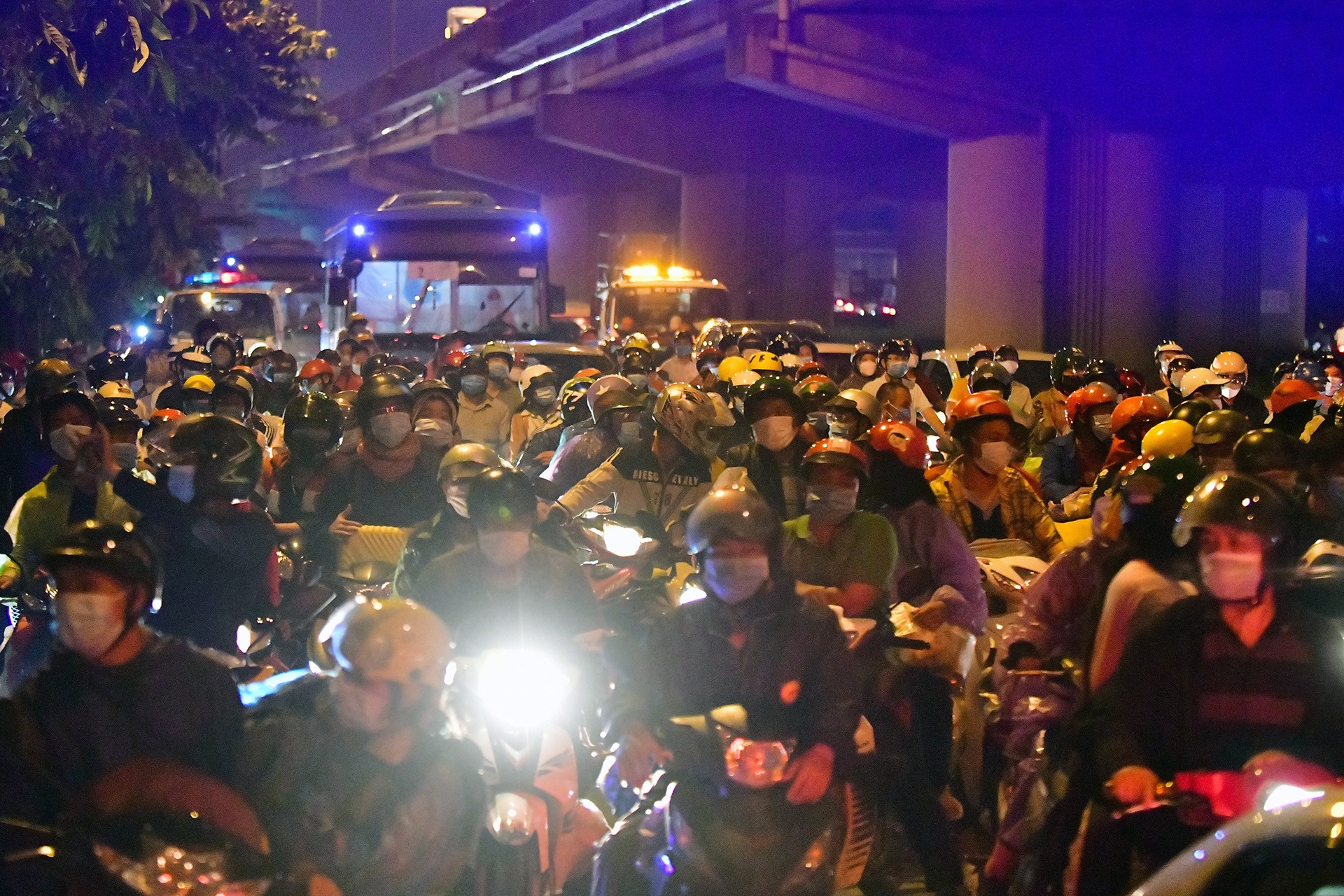 canh doi tren hanh trinh ve que anh 13