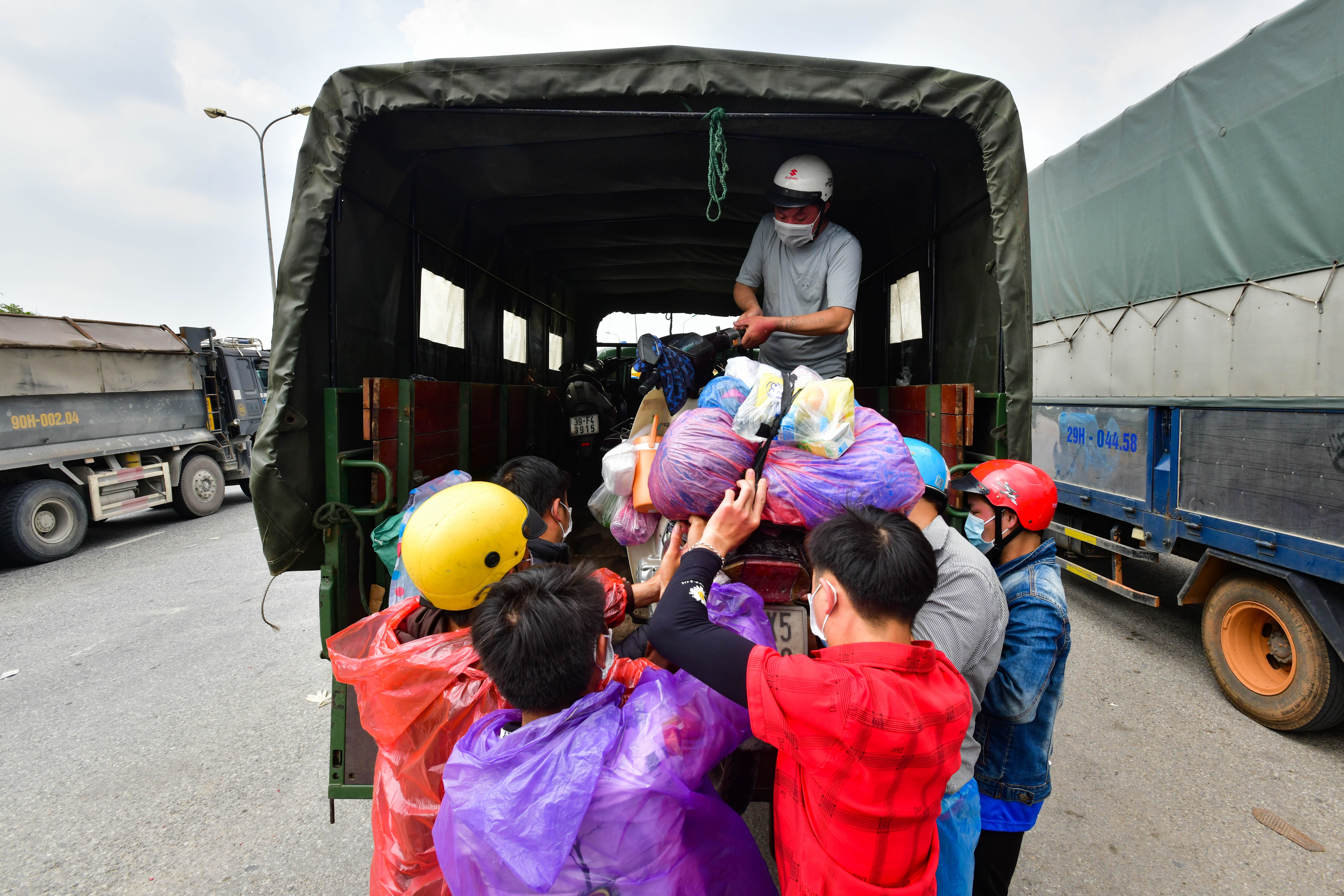 canh doi tren hanh trinh ve que anh 5