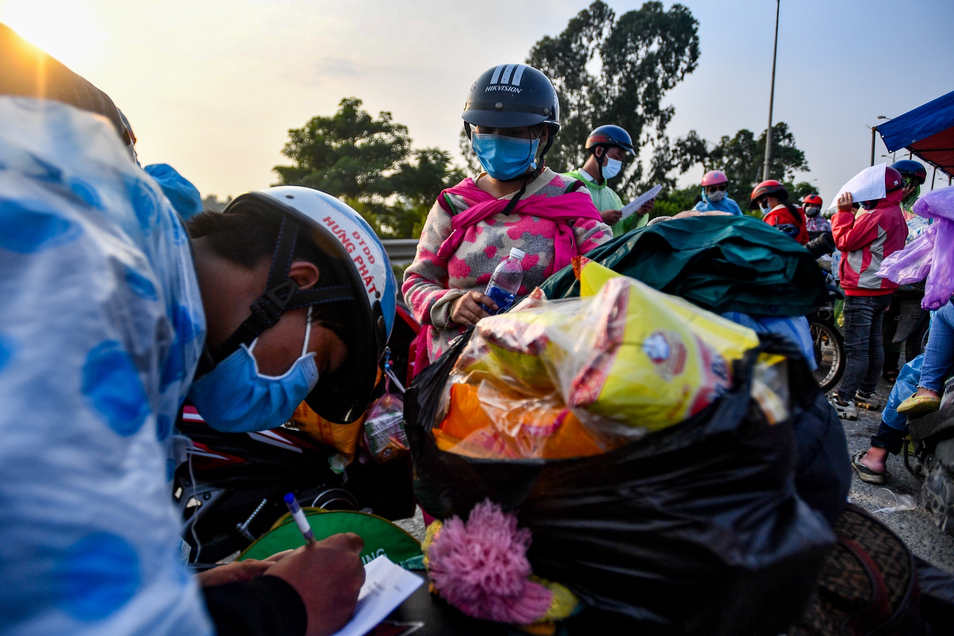 canh doi tren hanh trinh ve que anh 6
