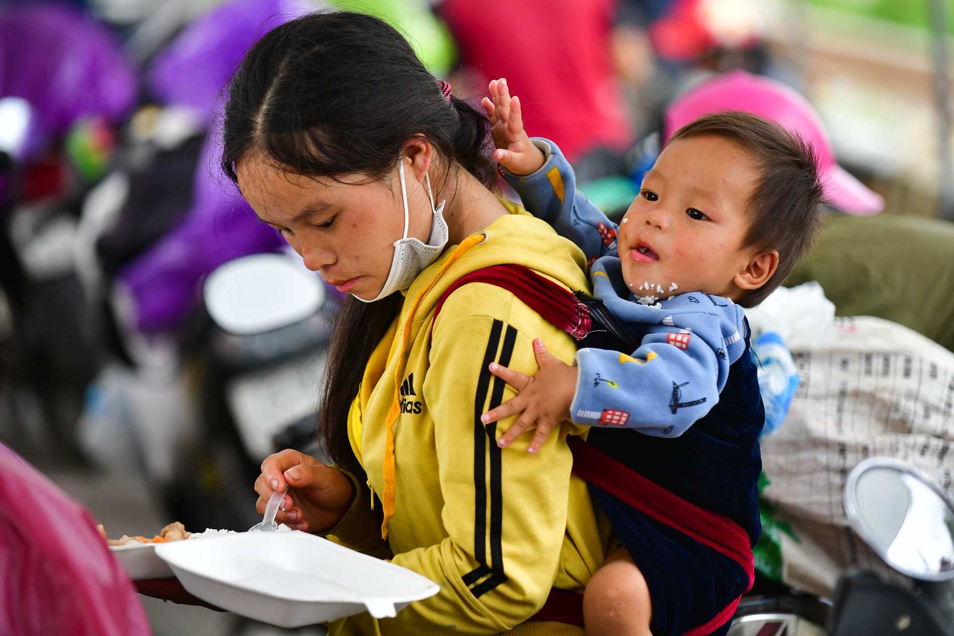 cảnh đời trên hành trình về quê ảnh 3 canh doi tren hanh trinh ve que anh 3