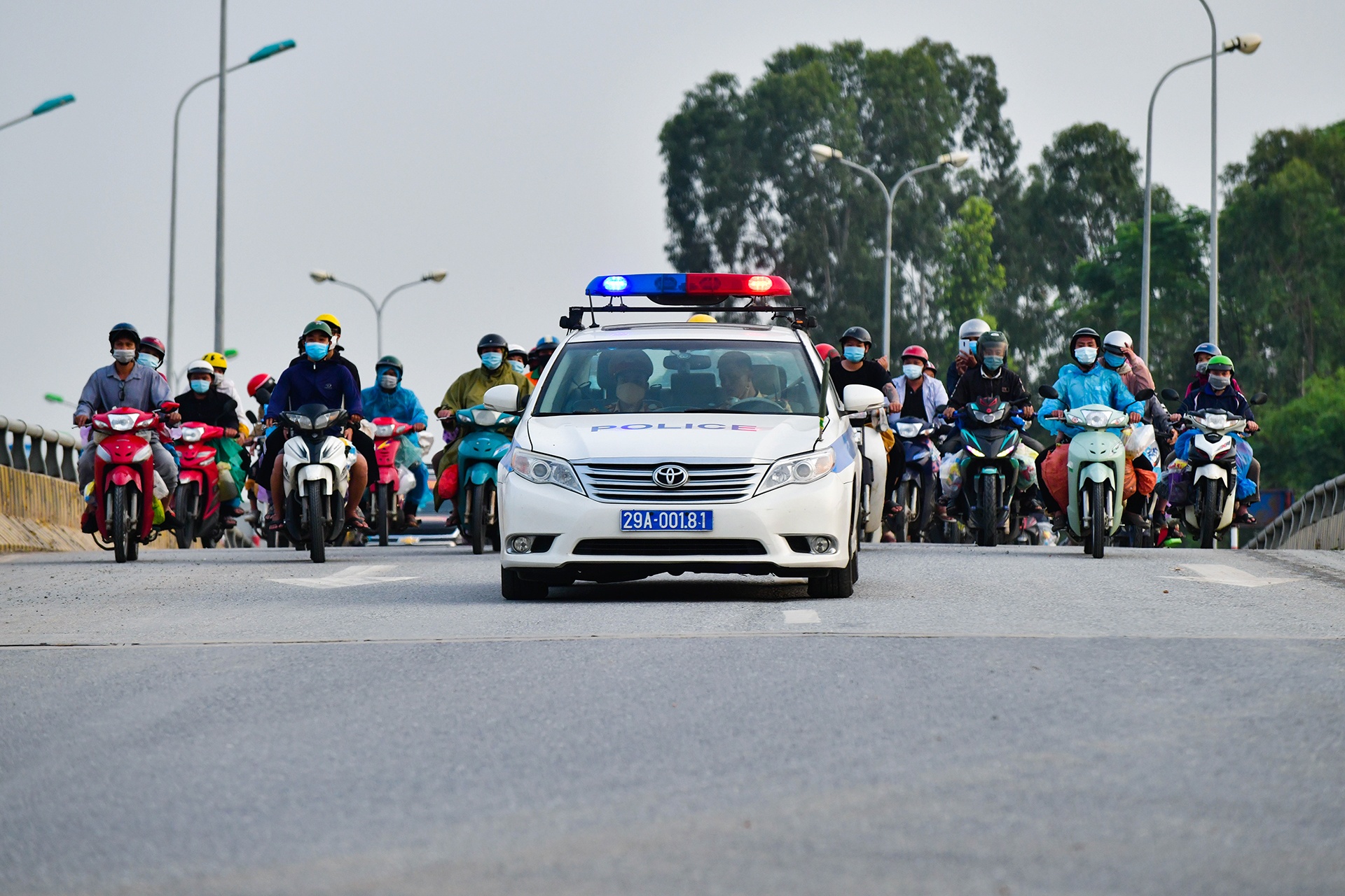 canh doi tren hanh trinh ve que anh 12