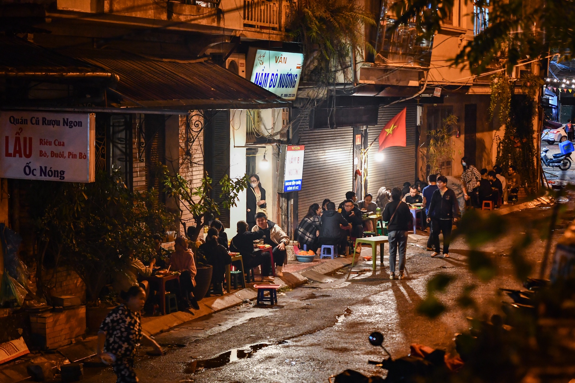 Quan lau,  nuong o Ha Noi kin khach ngay cuoi tuan anh 1