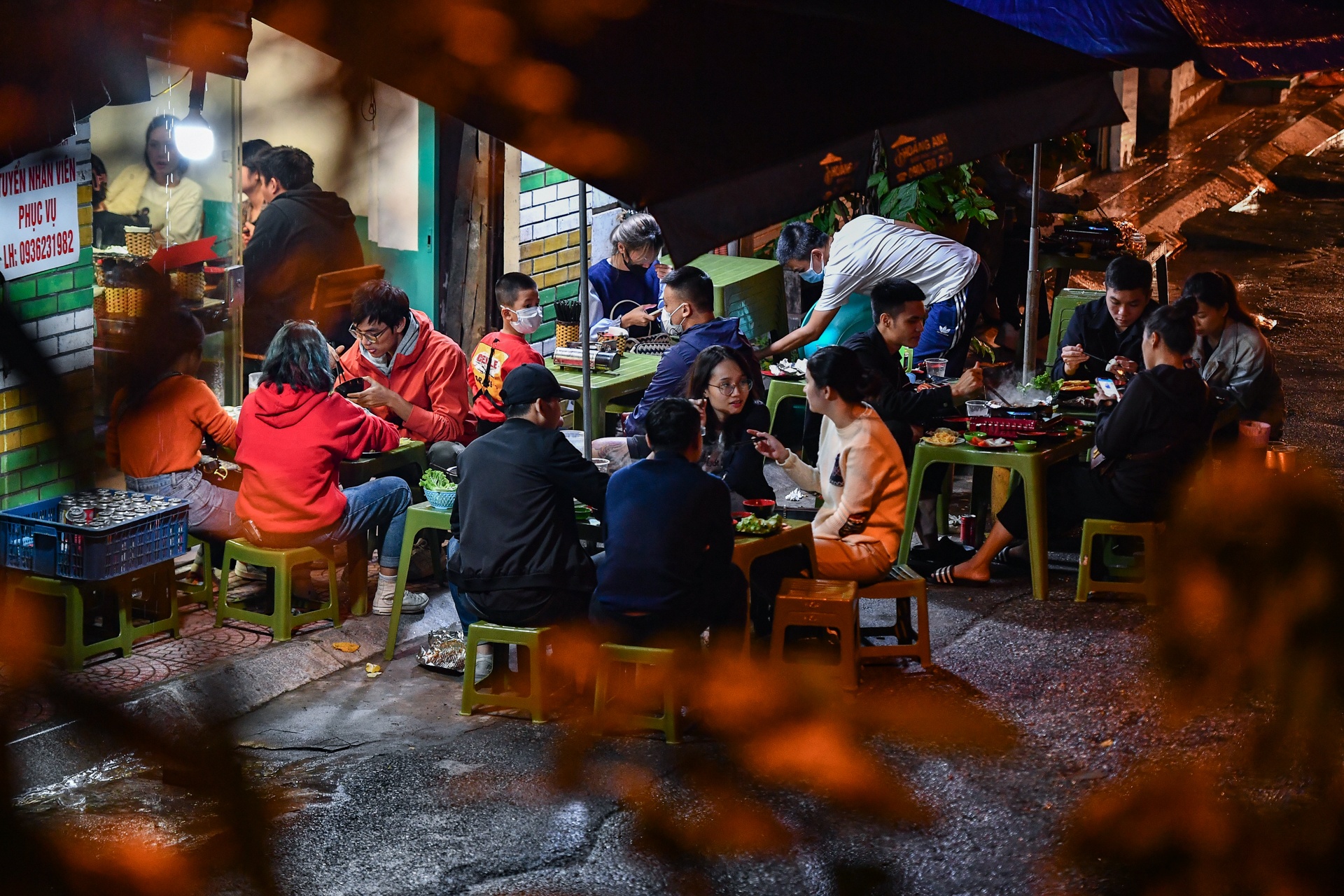 Quan lau,  nuong o Ha Noi kin khach ngay cuoi tuan anh 2