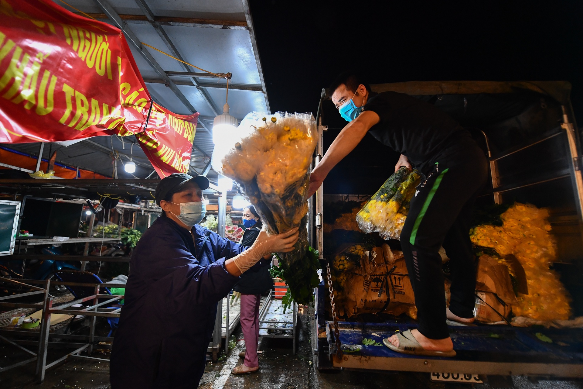 Cho hoa dem Quang An nhon nhip rang sang ngay Phu nu Viet Nam anh 6
